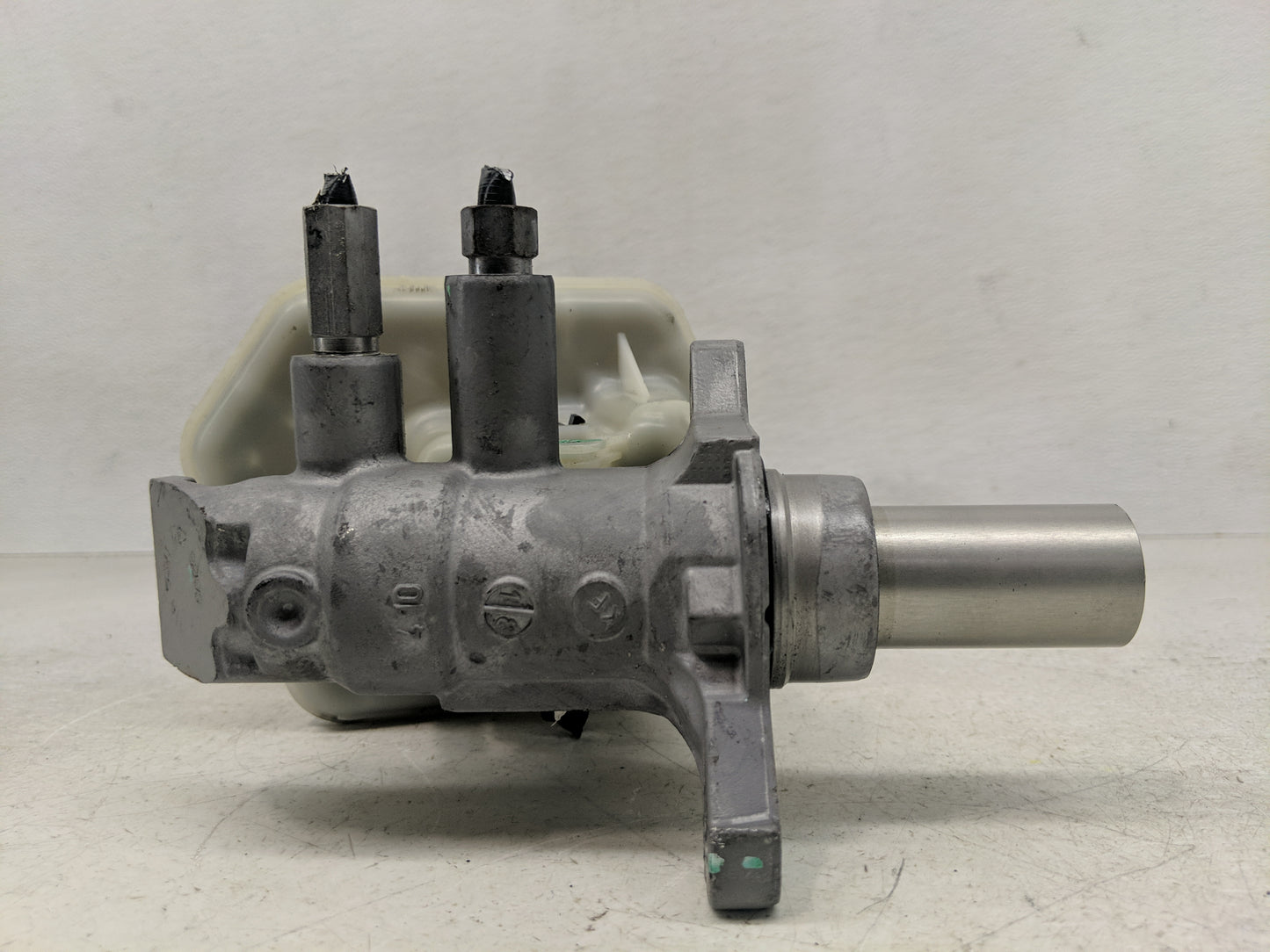 2016-2022 Dodge Durango Brake Master Cylinder 1312079 - Oemusedautoparts1.com