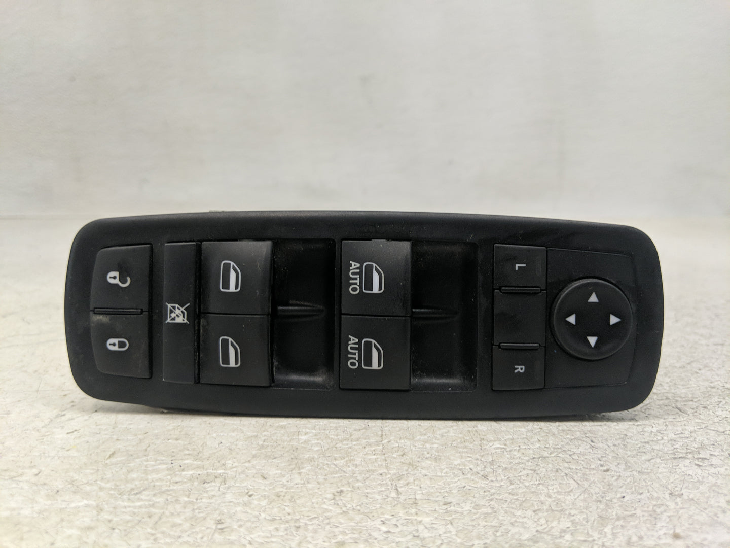 2016 Dodge Durango Fusebox Fuse Box Panel Relay Module P/N:68289802AB Fits OEM Used Auto Parts - Oemusedautoparts1.com
