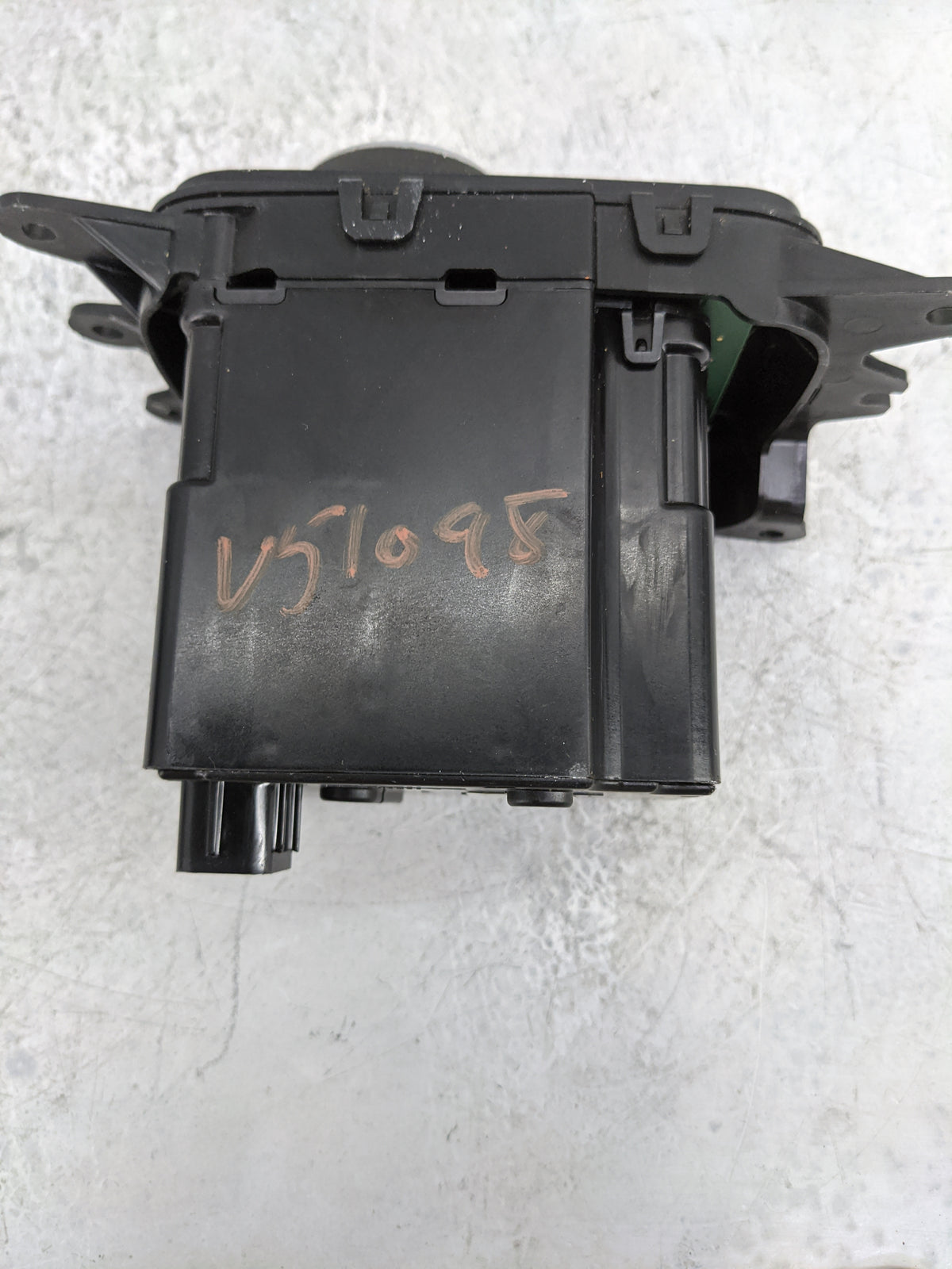 2016 Dodge Durango Floor Console Assembly Shifter - Oemusedautoparts1.com