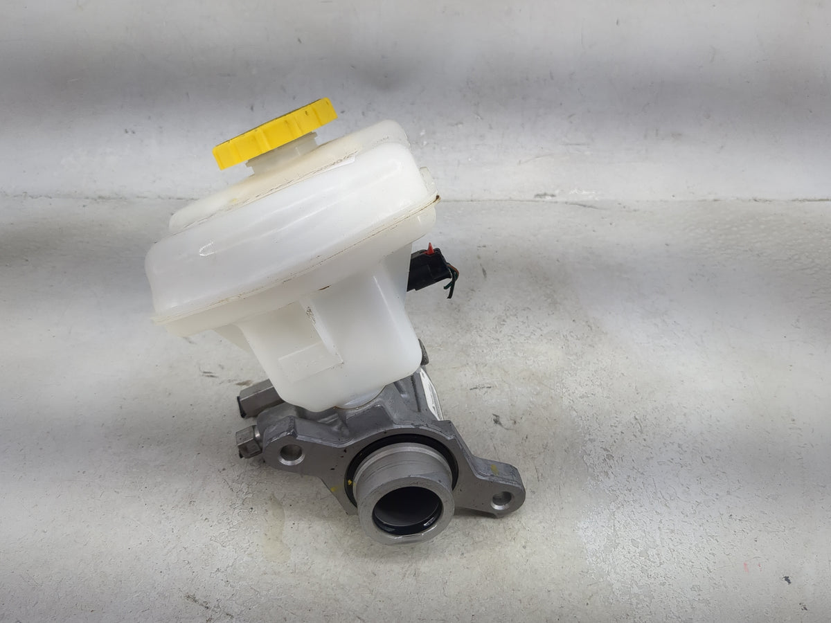 2016-2022 Dodge Durango Brake Master Cylinder 1491087 - Oemusedautoparts1.com
