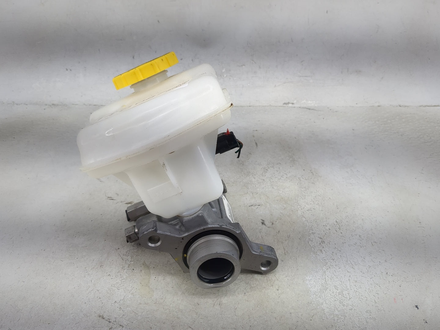 2016-2022 Dodge Durango Brake Master Cylinder 1491087 - Oemusedautoparts1.com