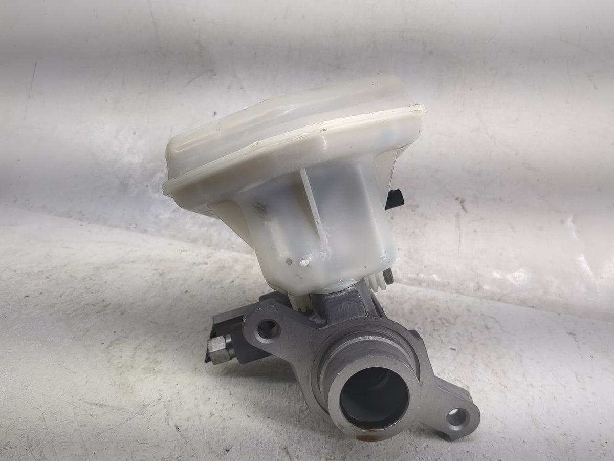 2016-2022 Dodge Durango Brake Master Cylinder 1498315 - Oemusedautoparts1.com