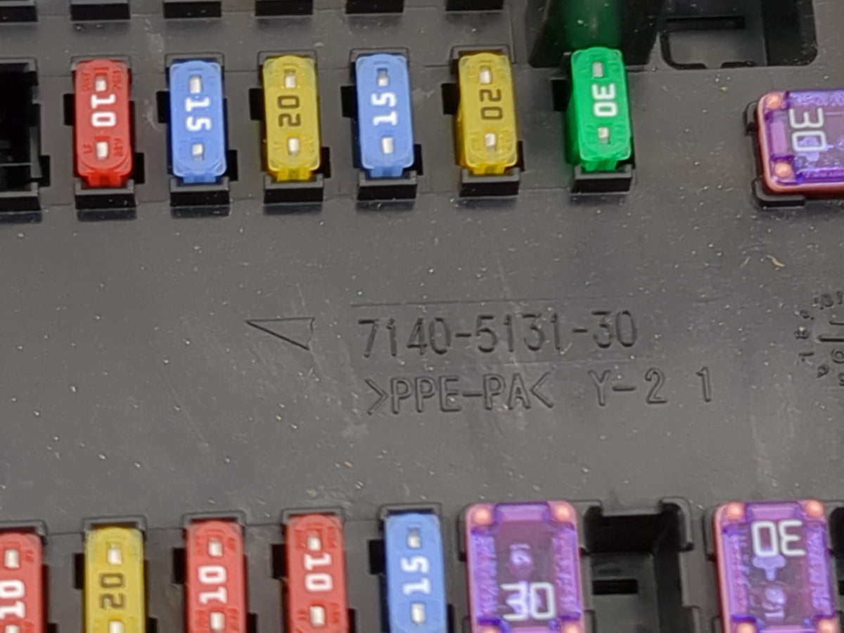 2016 Dodge Durango Fusebox Fuse Box Panel Relay Module P/N:04692143AA 7140-5131-30 Fits OEM Used Auto Parts - Oemusedautopar