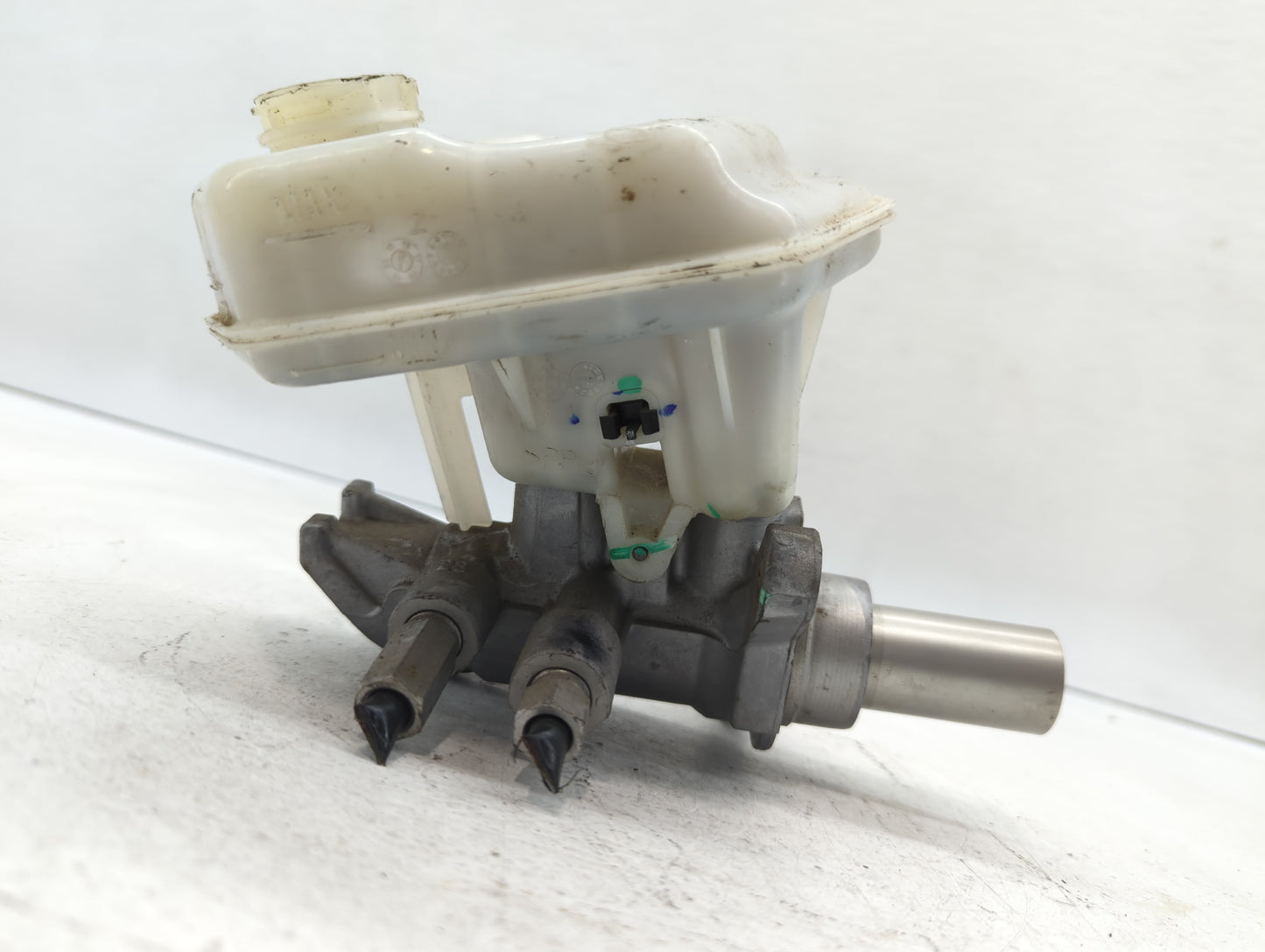 2016-2022 Dodge Durango Brake Master Cylinder - Oemusedautoparts1.com