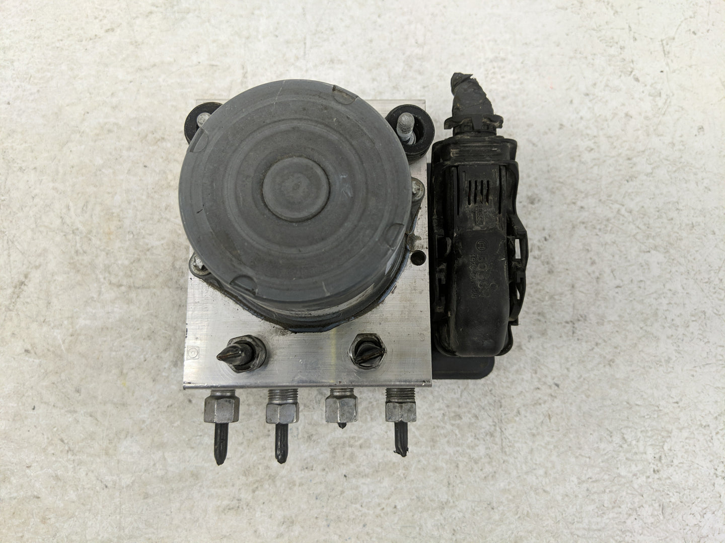 2015-2020 Dodge Grand Caravan ABS Pump Control Module Replacement P/N:68183803AC P68183803AC Fits OEM Used Auto Parts - Oemu