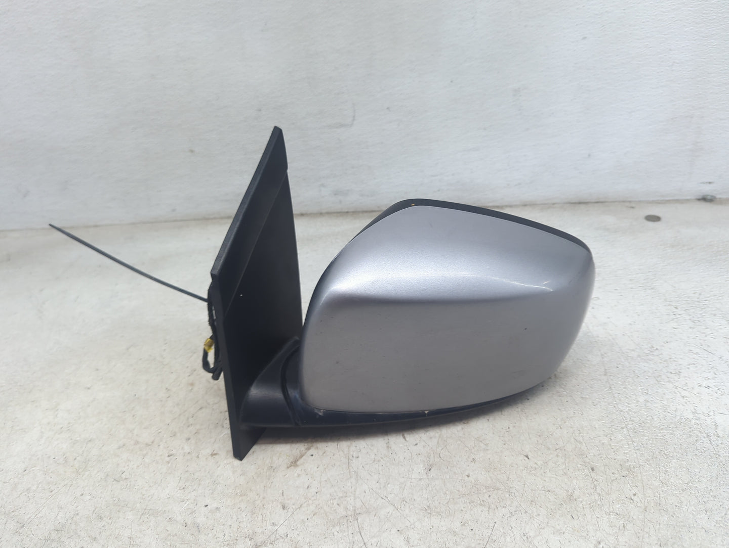 2011-2020 Dodge Grand Caravan Driver Side View Mirror - Left Door Mirror OEM Used - Oemusedautoparts1.com