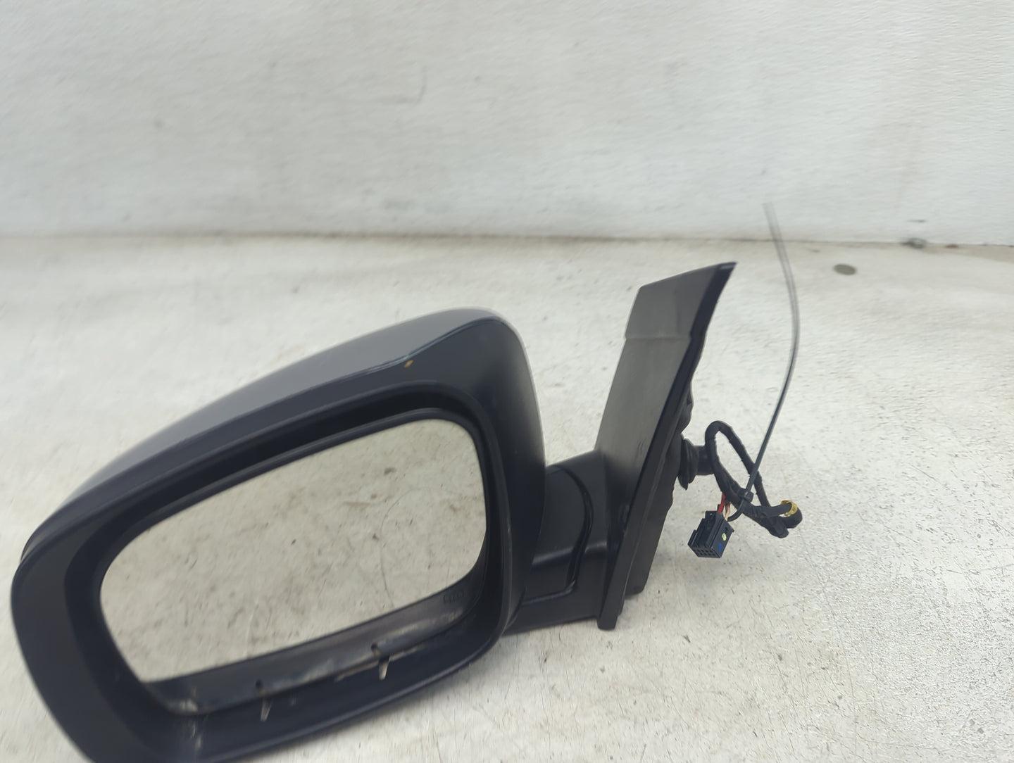 2011-2020 Dodge Grand Caravan Driver Side View Mirror - Left Door Mirror OEM Used - Oemusedautoparts1.com
