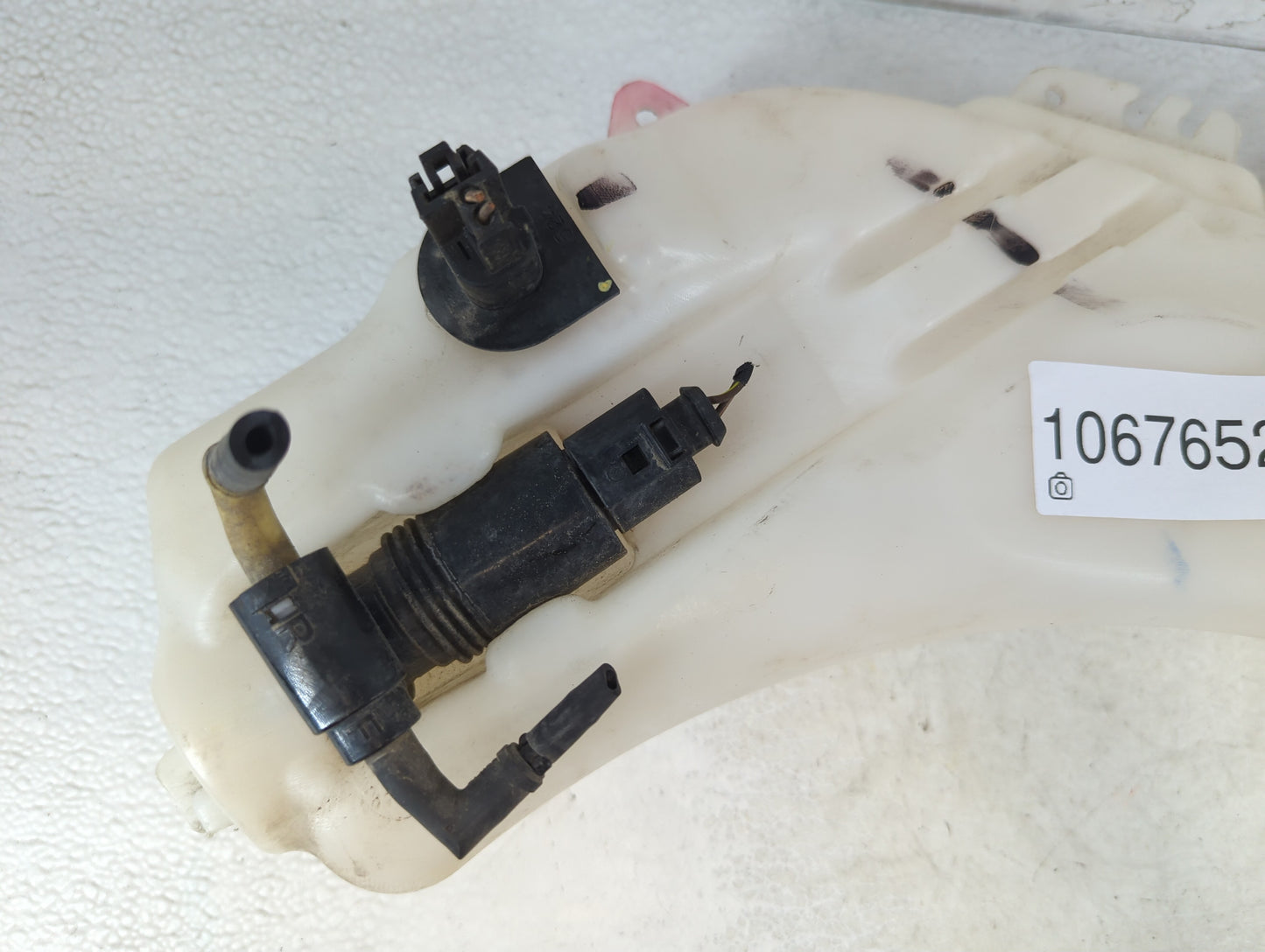 2016 Dodge Journey Windshield Washer Fluid Reservoir Bottle Oem - Oemusedautoparts1.com