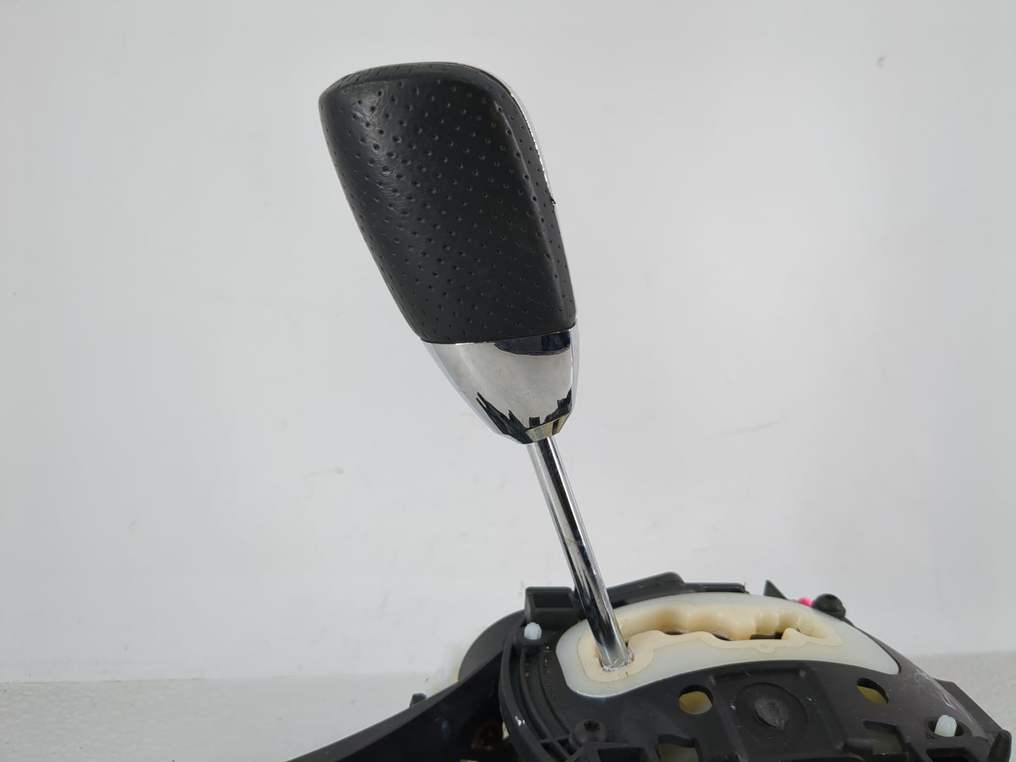 2016 Dodge Journey Floor Console Assembly Shifter - Oemusedautoparts1.com