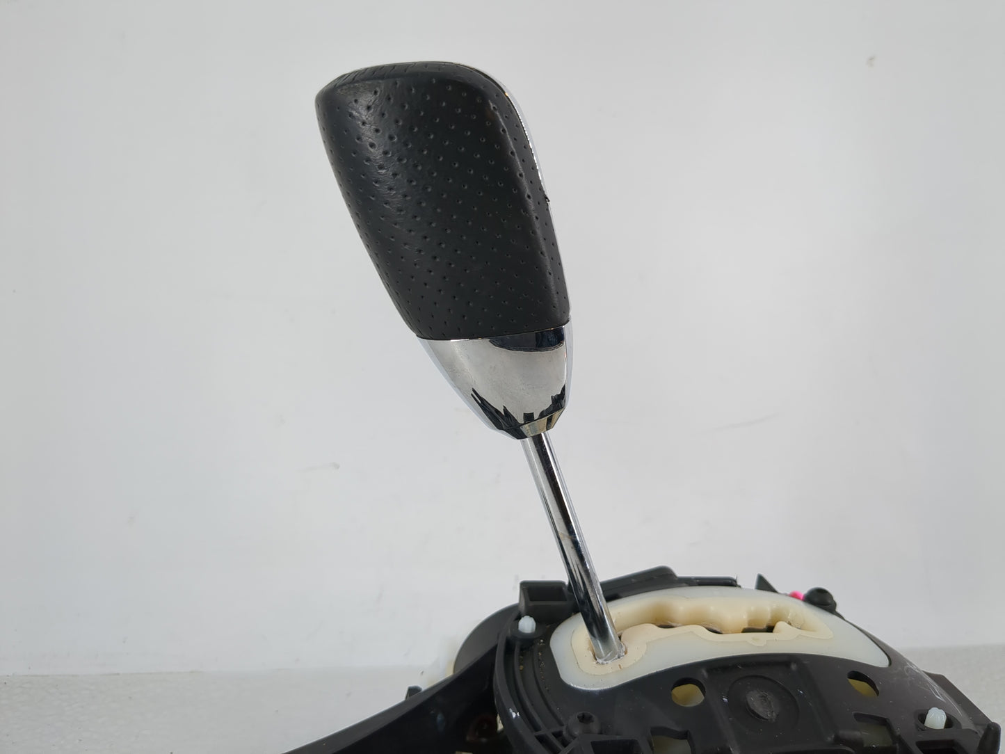 2016 Dodge Journey Floor Console Assembly Shifter - Oemusedautoparts1.com