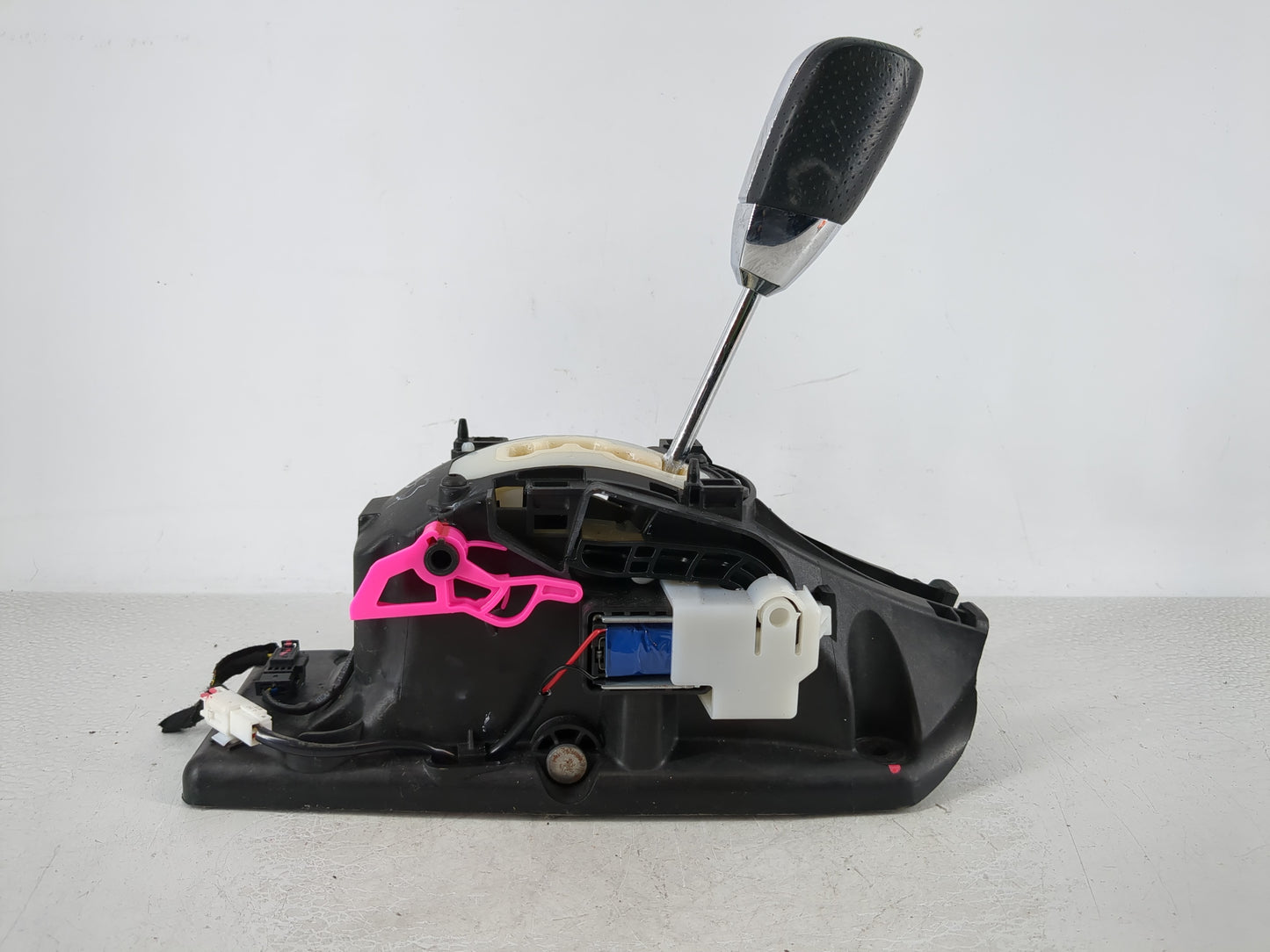 2016 Dodge Journey Floor Console Assembly Shifter - Oemusedautoparts1.com