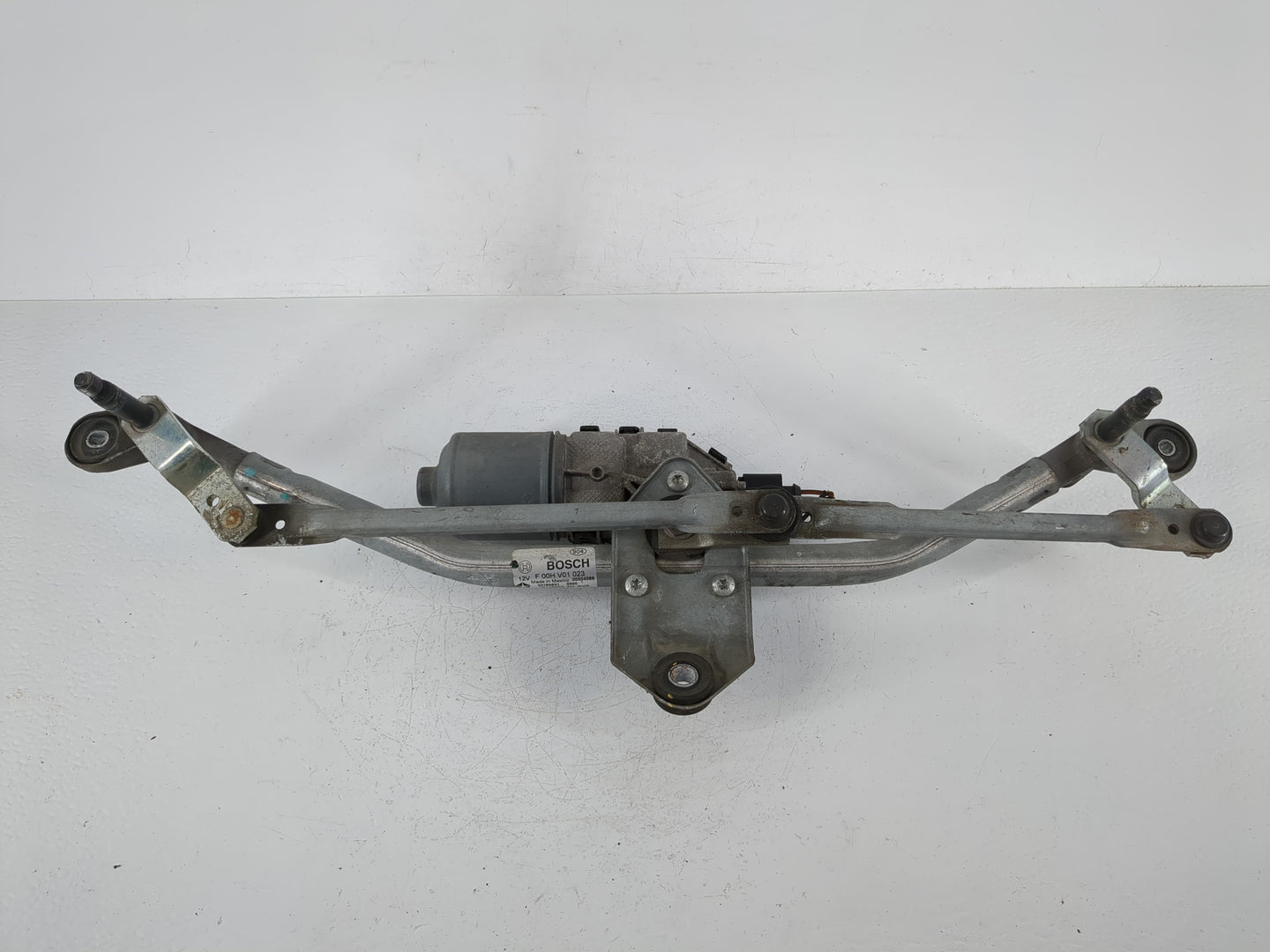 2016 Dodge Journey Front Windshield Wiper Motor P/N:05116303AH Fits OEM Used Auto Parts - Oemusedautoparts1.com