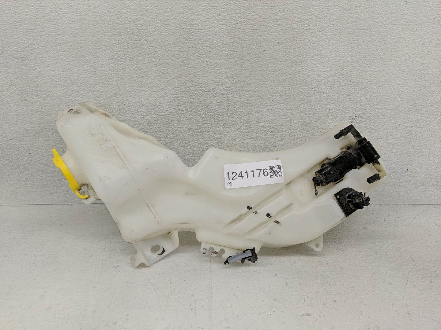2016 Dodge Journey Windshield Washer Fluid Reservoir Bottle Oem - Oemusedautoparts1.com