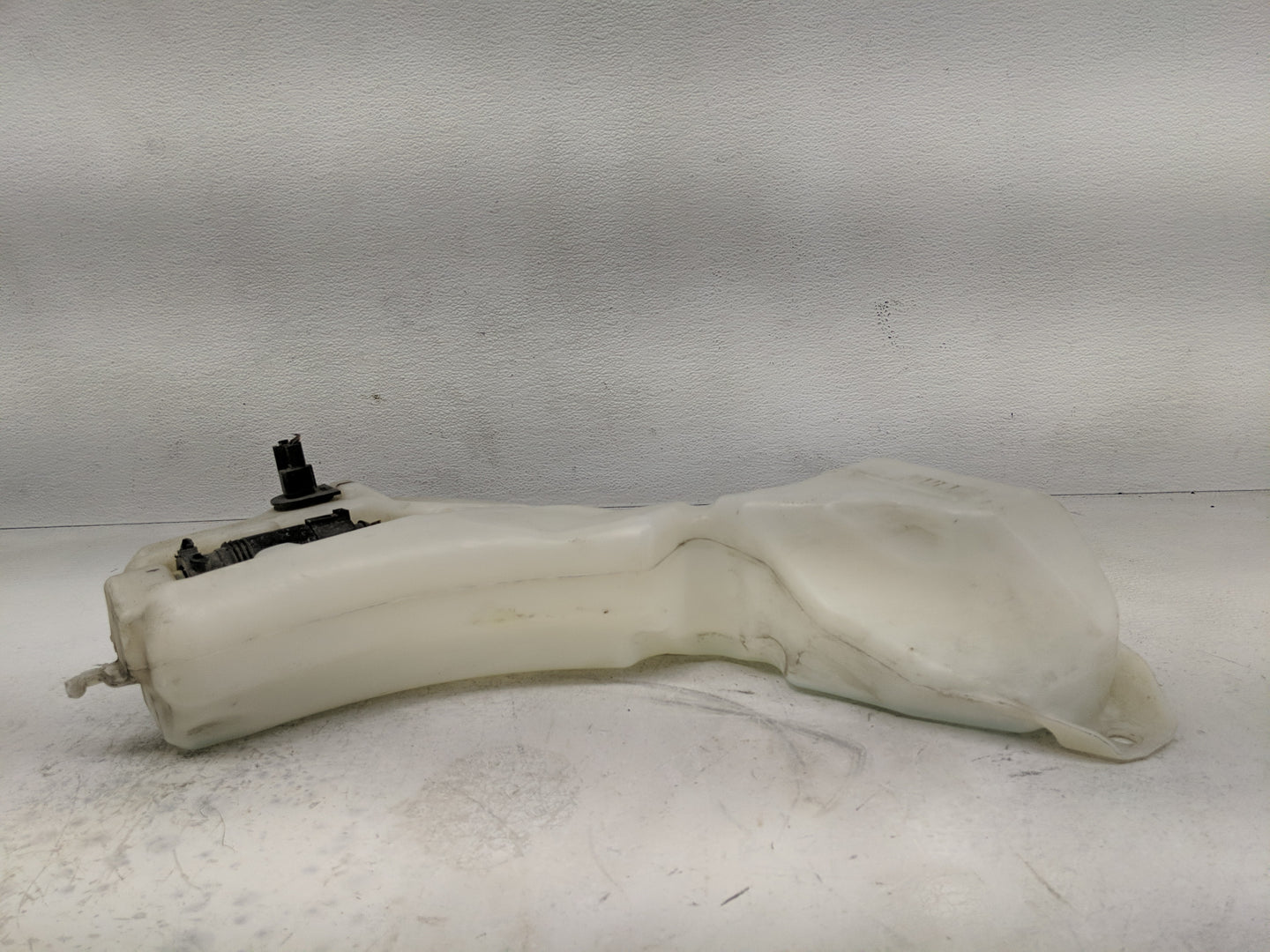 2016 Dodge Journey Windshield Washer Fluid Reservoir Bottle Oem - Oemusedautoparts1.com