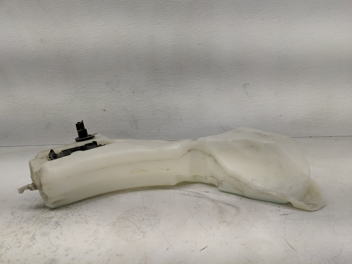 2016 Dodge Journey Windshield Washer Fluid Reservoir Bottle Oem - Oemusedautoparts1.com