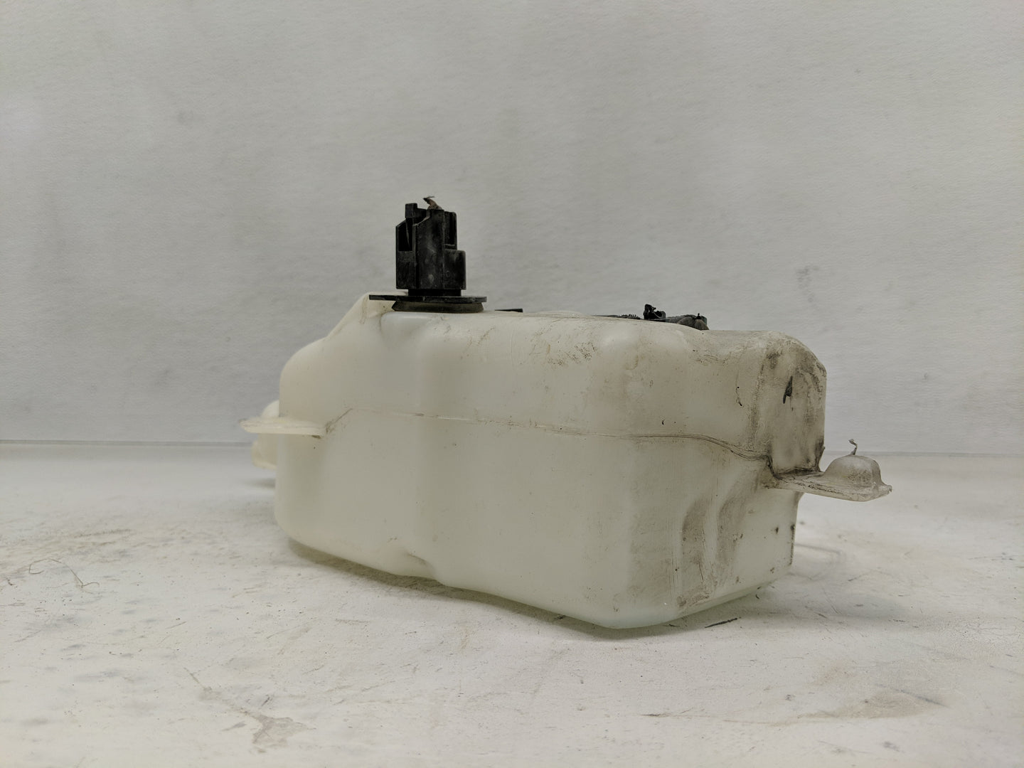2016 Dodge Journey Windshield Washer Fluid Reservoir Bottle Oem - Oemusedautoparts1.com