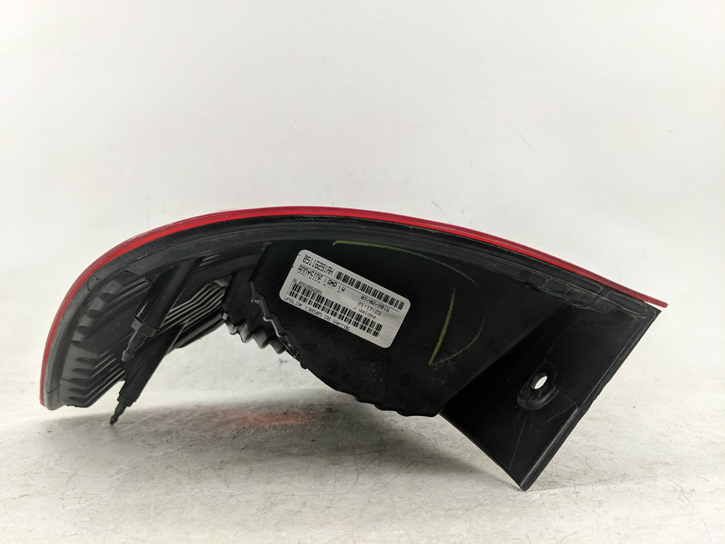 2016 Dodge Journey Tail Light Assembly Driver Left OEM P/N:8L05DB6285 VP8LDX 13B505, 05116291AH Fits OEM Used Auto Parts - O