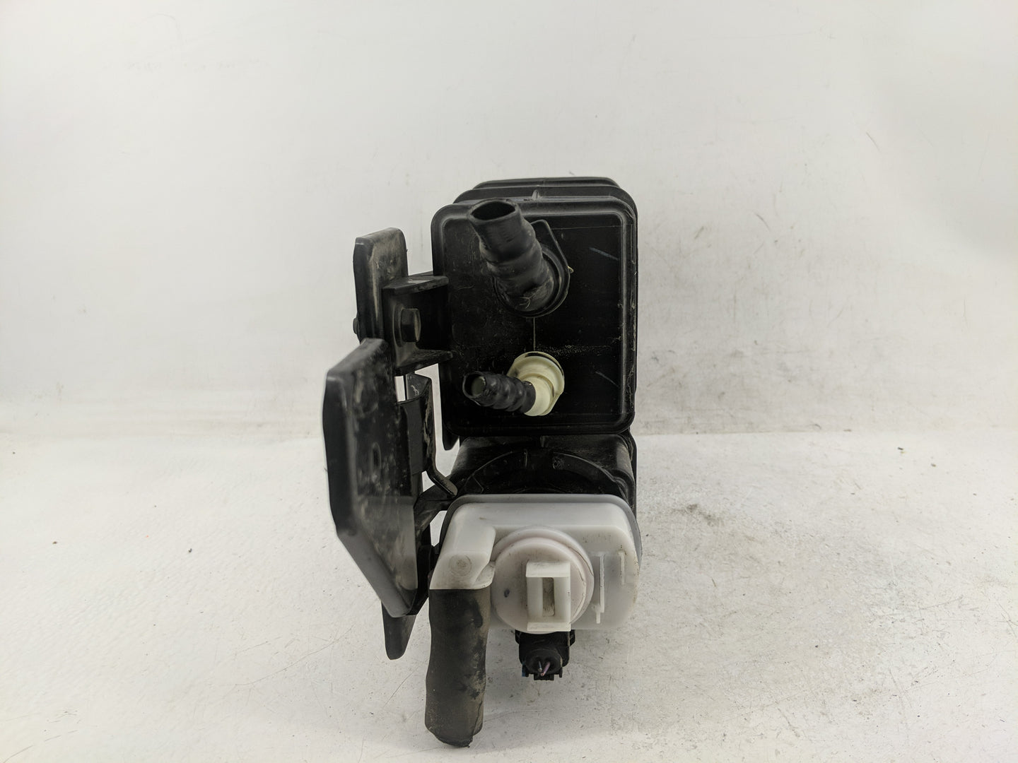 2016 Dodge Journey Fuel Vapor Charcoal Canister - Oemusedautoparts1.com