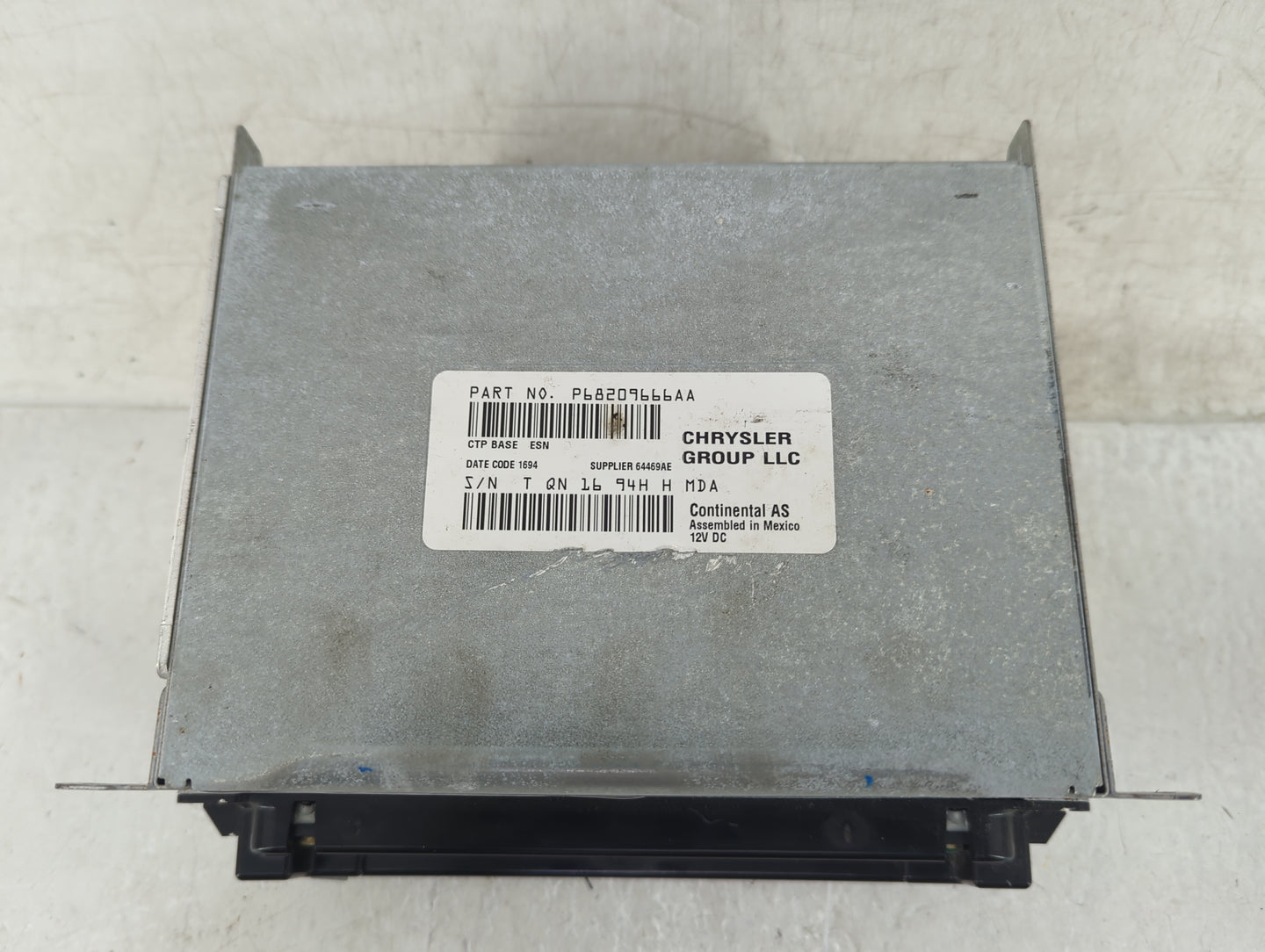 2016 Dodge Journey Radio AM FM Cd Player Receiver Replacement P/N:P68209666AA P68209665AD Fits OEM Used Auto Parts - Oemused