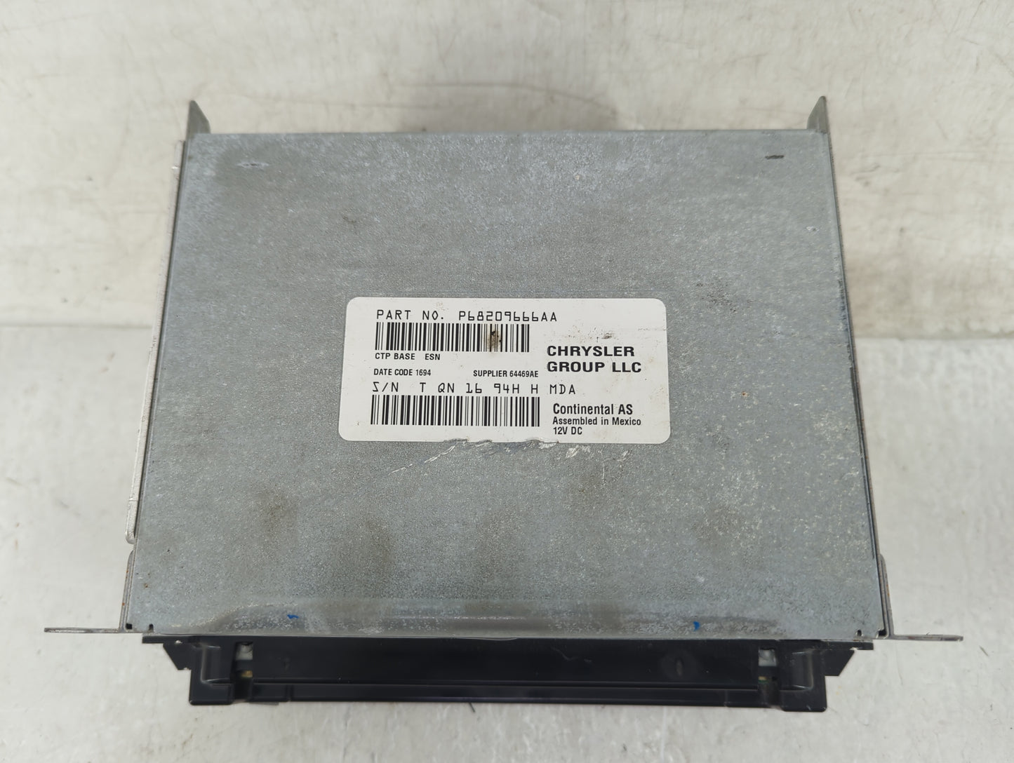 2016 Dodge Journey Radio AM FM Cd Player Receiver Replacement P/N:P68209666AA P68209665AD Fits OEM Used Auto Parts - Oemused