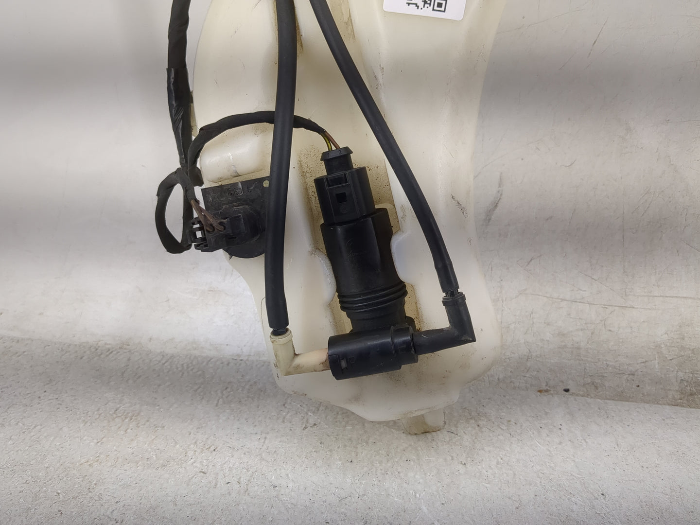2016 Dodge Journey Windshield Washer Fluid Reservoir Bottle Oem - Oemusedautoparts1.com