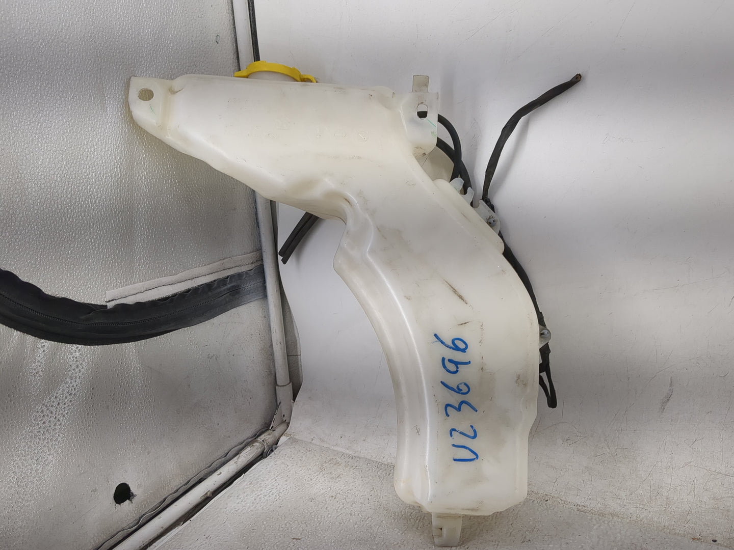 2016 Dodge Journey Windshield Washer Fluid Reservoir Bottle Oem - Oemusedautoparts1.com