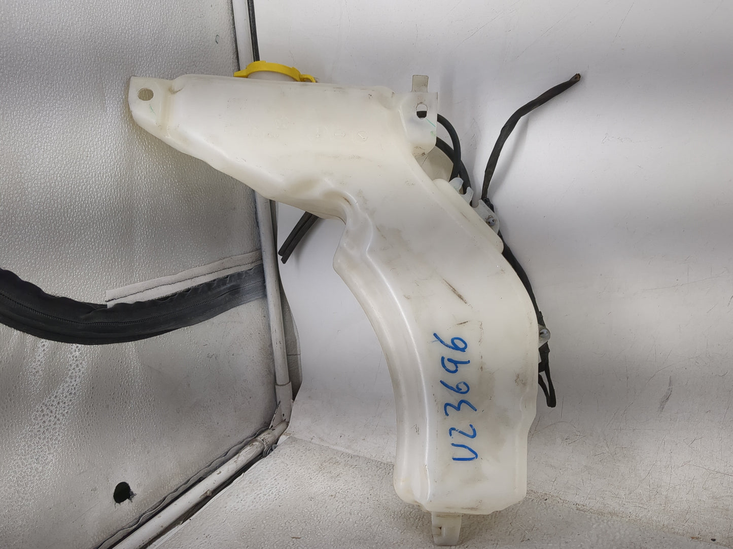 2016 Dodge Journey Windshield Washer Fluid Reservoir Bottle Oem - Oemusedautoparts1.com