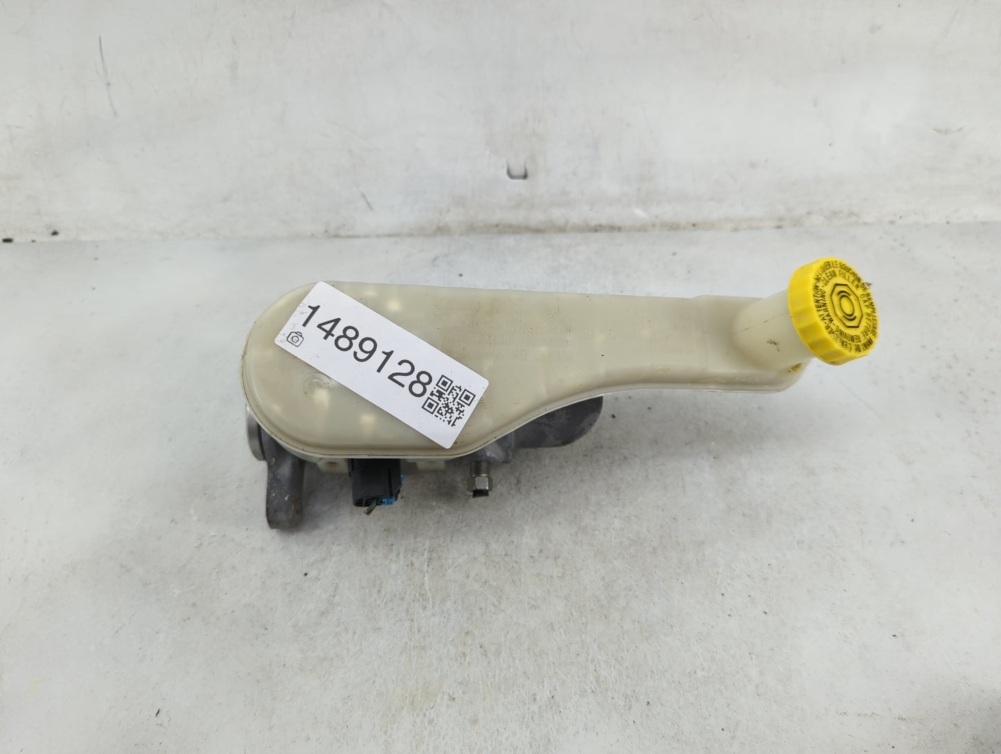 2016 Dodge Journey Brake Master Cylinder - Oemusedautoparts1.com