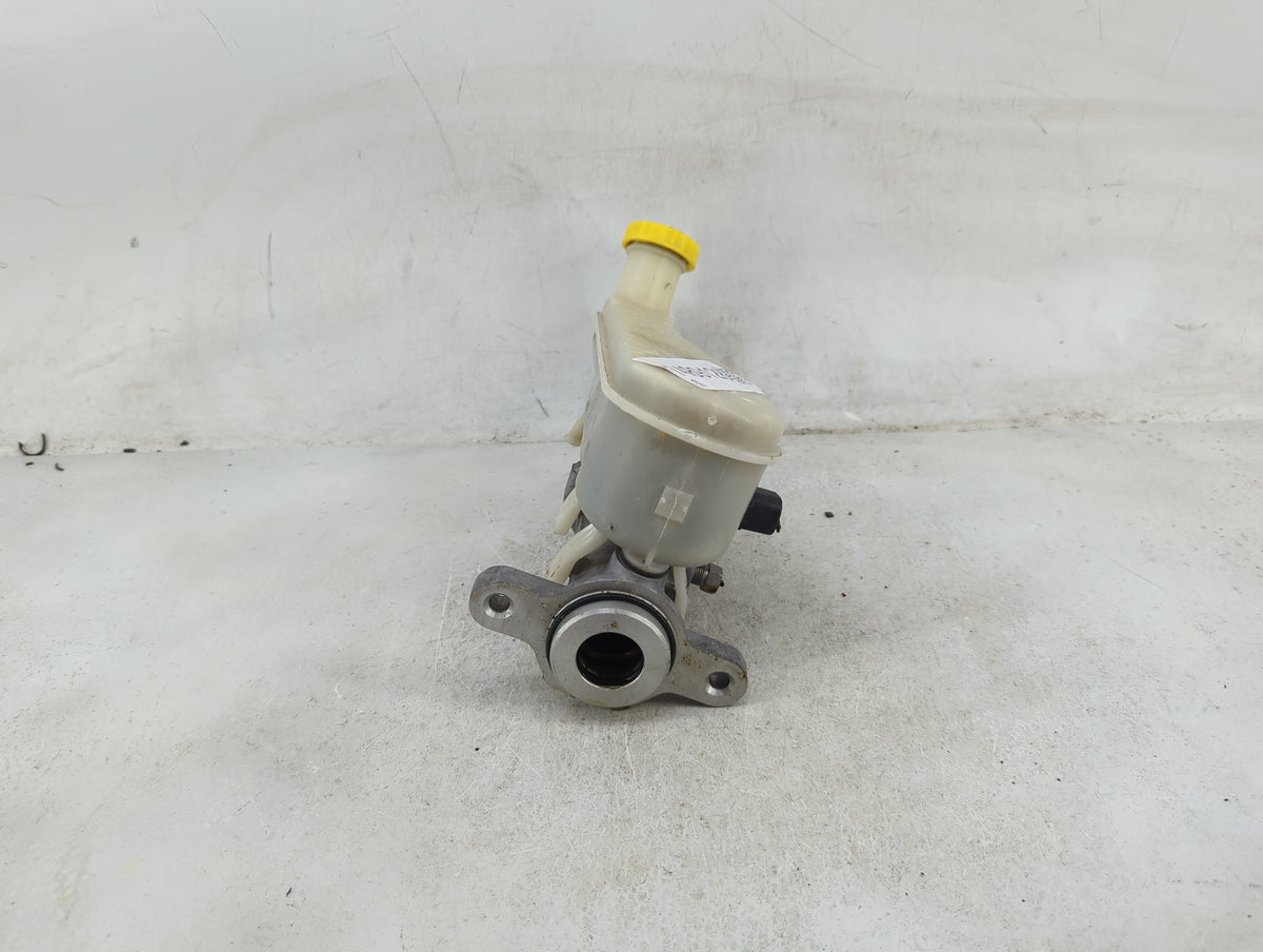 2016 Dodge Journey Brake Master Cylinder 1489128 - Oemusedautoparts1.com