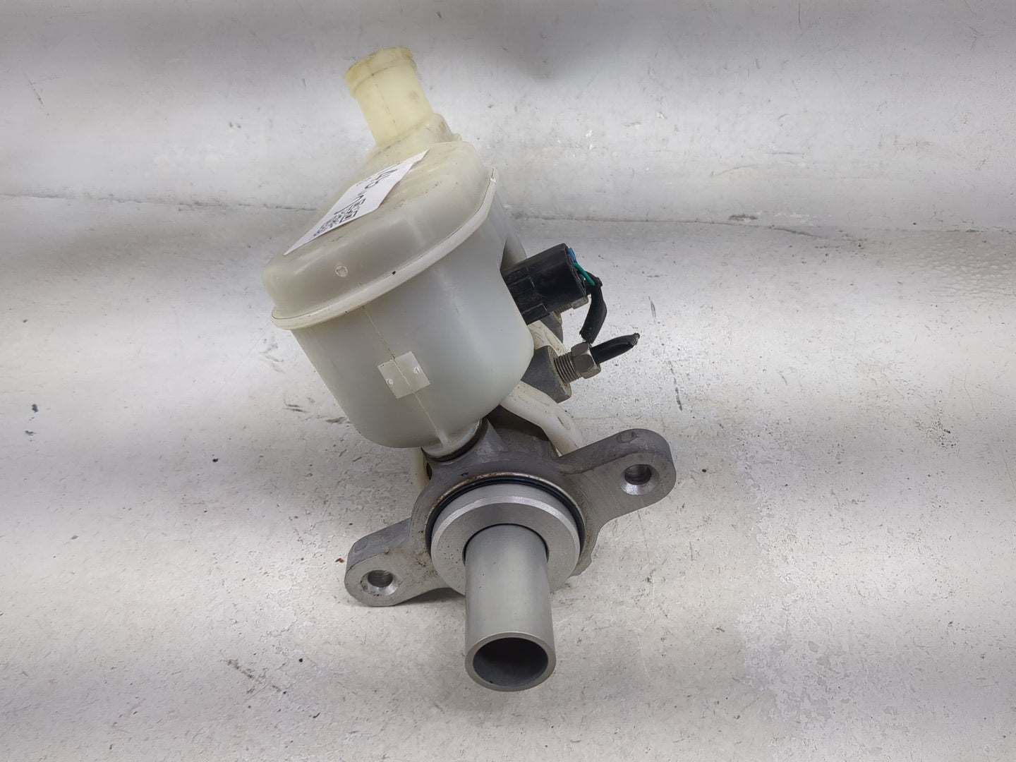 2016 Dodge Journey Brake Master Cylinder 1490560 - Oemusedautoparts1.com