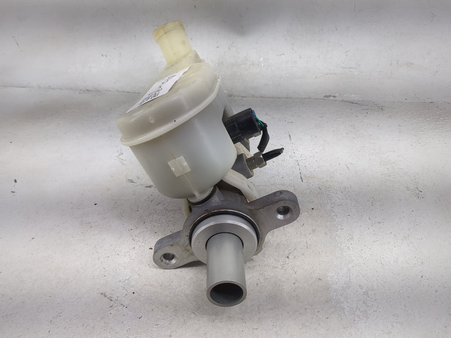 2016 Dodge Journey Brake Master Cylinder 1490560 - Oemusedautoparts1.com