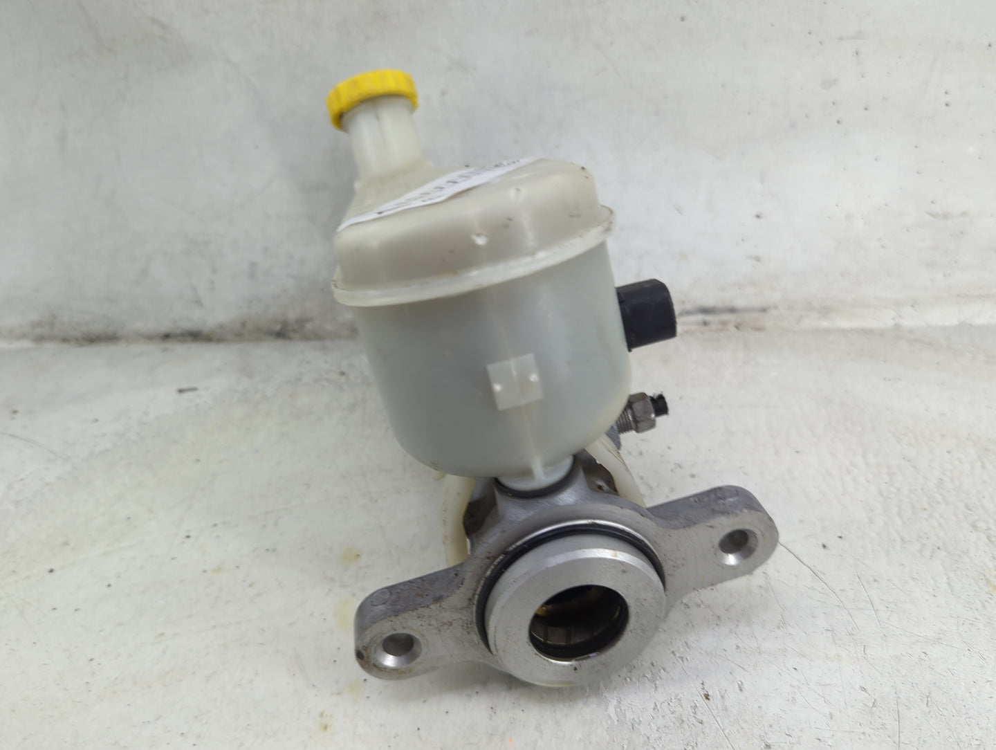 2016 Dodge Journey Brake Master Cylinder 1492293 - Oemusedautoparts1.com