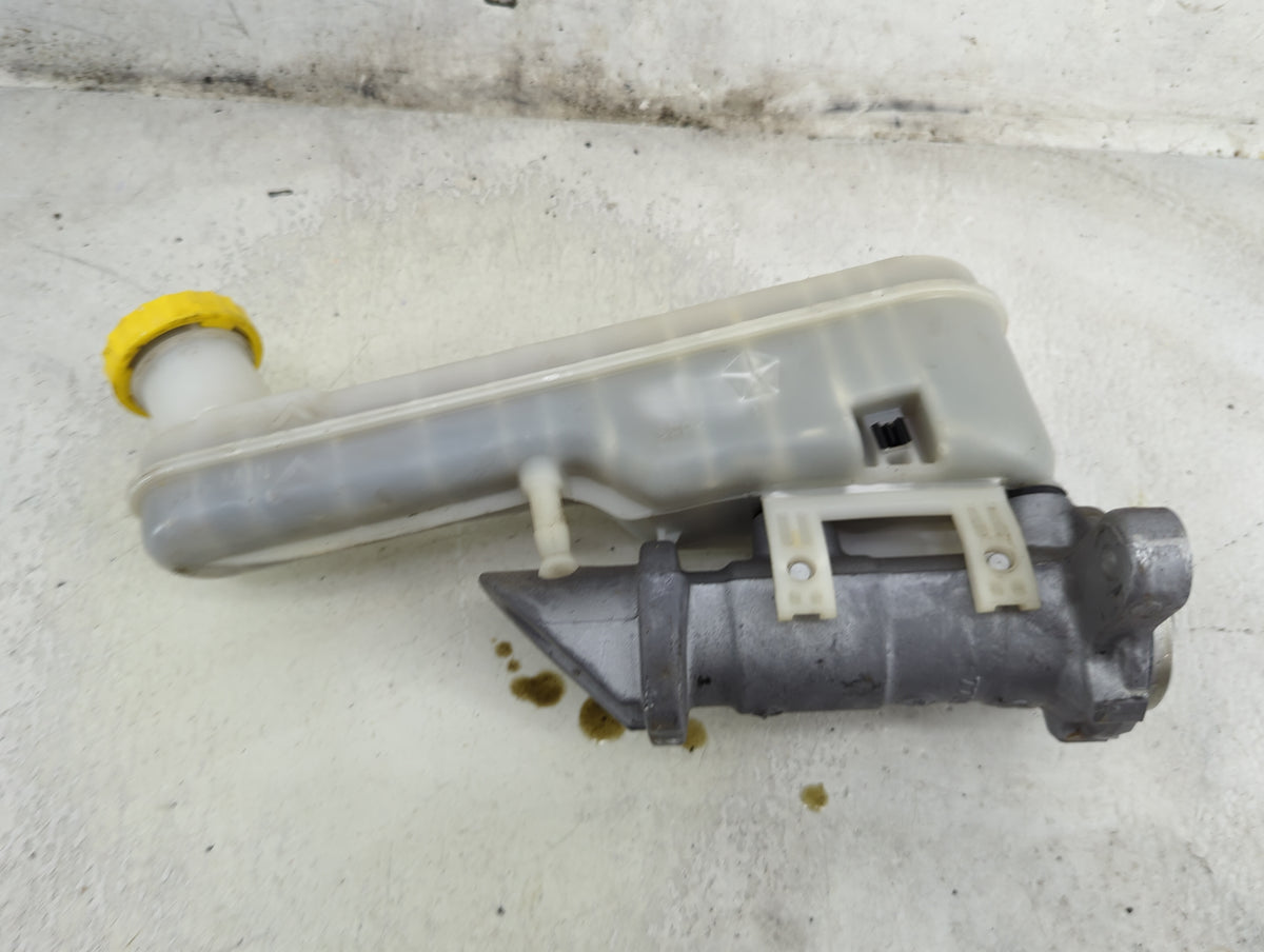 2016 Dodge Journey Brake Master Cylinder 1492293 - Oemusedautoparts1.com