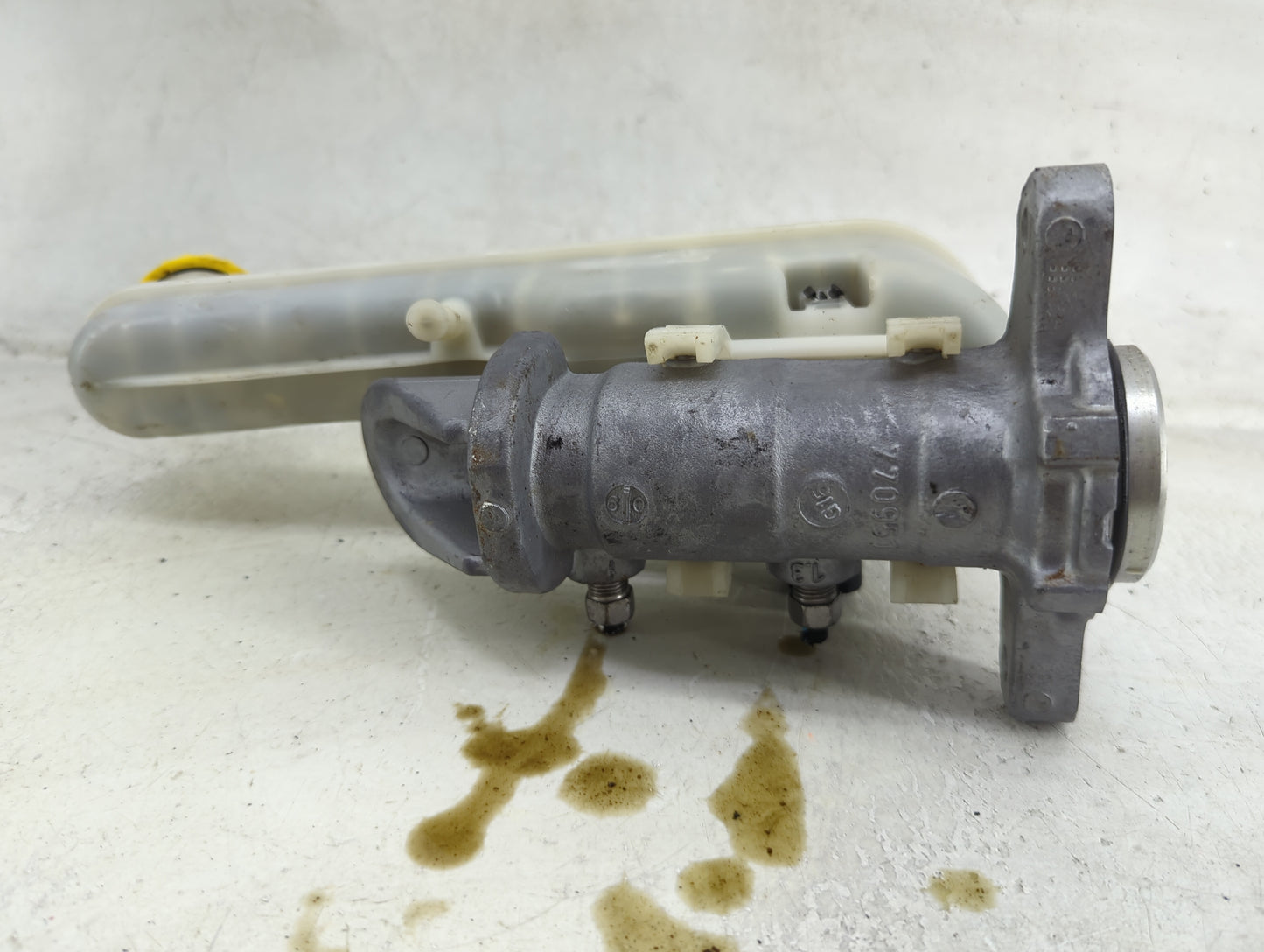 2016 Dodge Journey Brake Master Cylinder 1492293 - Oemusedautoparts1.com