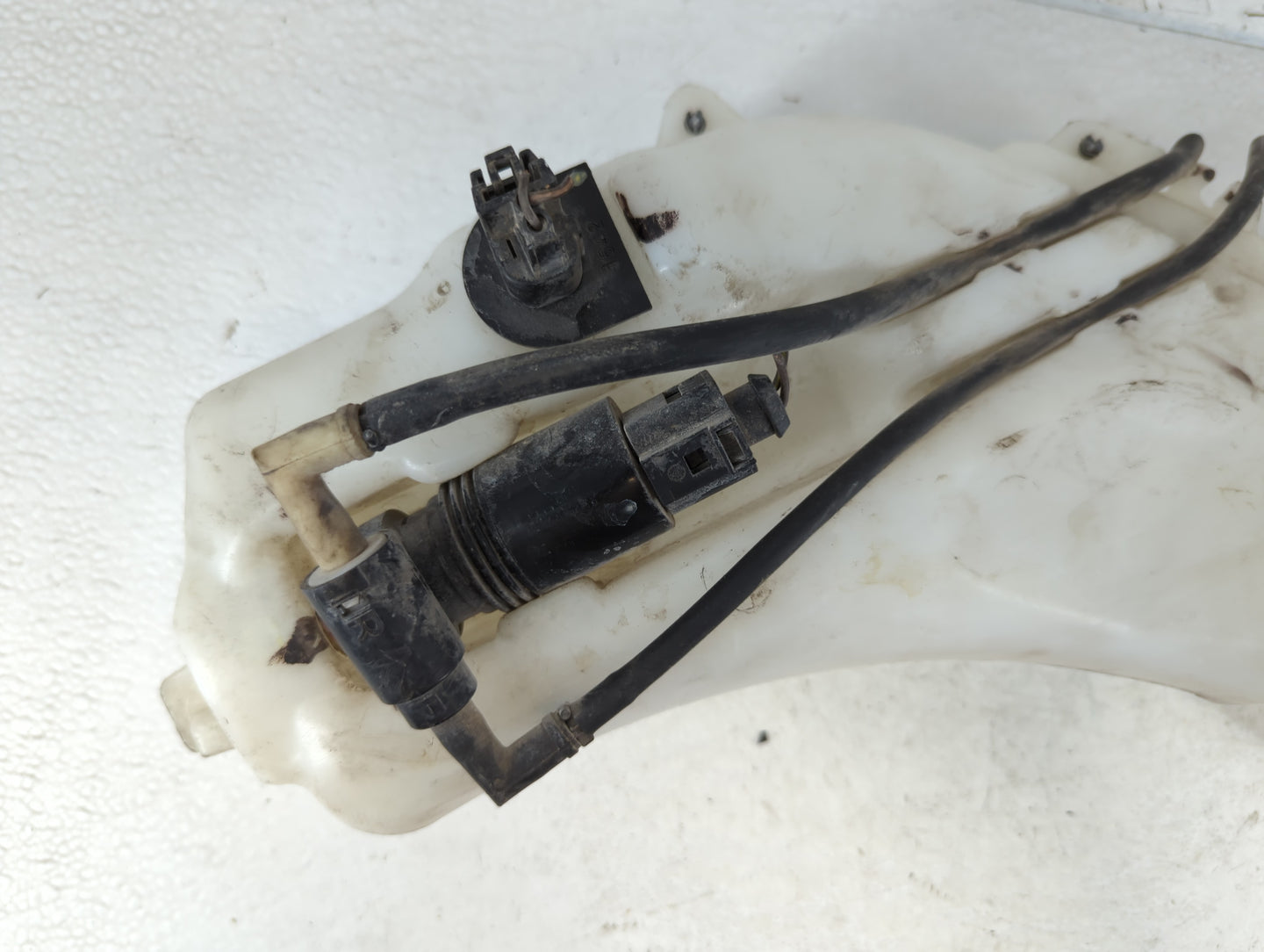 2016 Dodge Journey Windshield Washer Fluid Reservoir Bottle Oem - Oemusedautoparts1.com