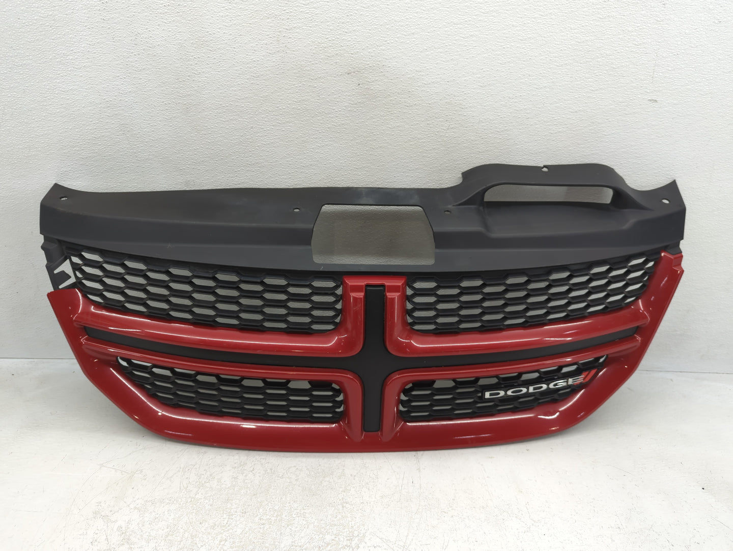 2016 Dodge Journey Front Grille Bumper Not Included - Oemusedautoparts1.com