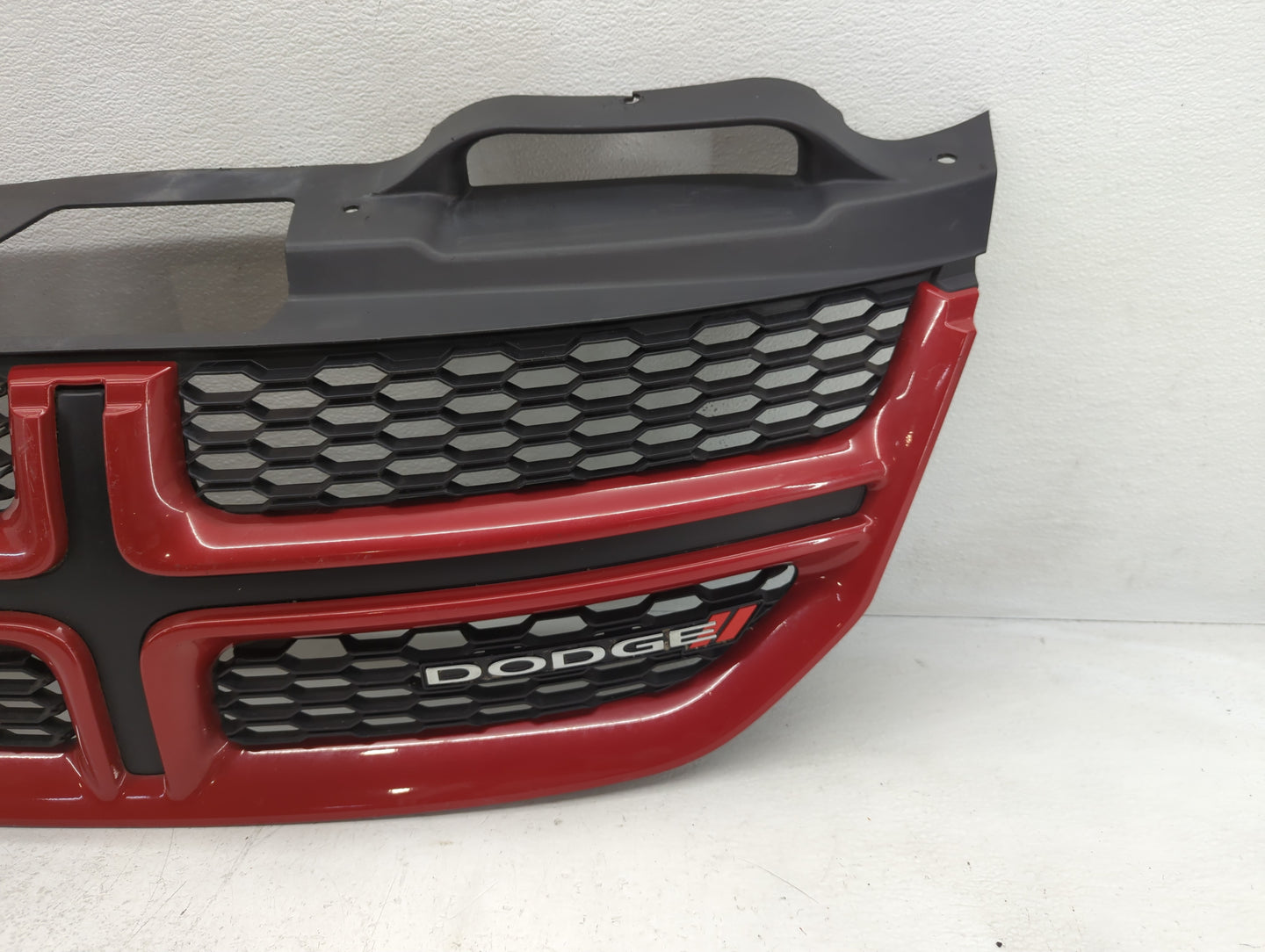 2016 Dodge Journey Front Grille Bumper Not Included - Oemusedautoparts1.com