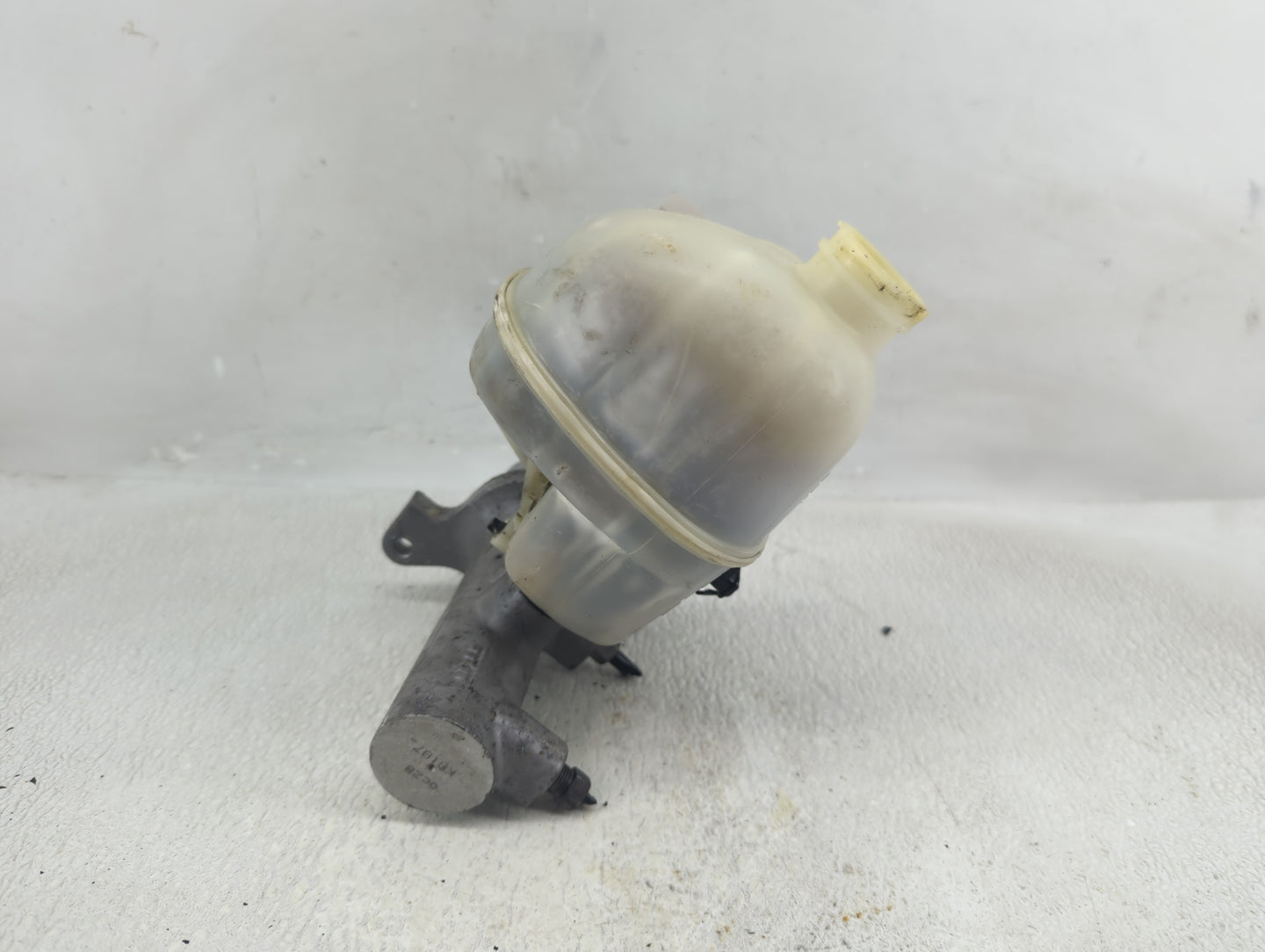 2007-2008 Dodge Ram 1500 Brake Master Cylinder - Oemusedautoparts1.com