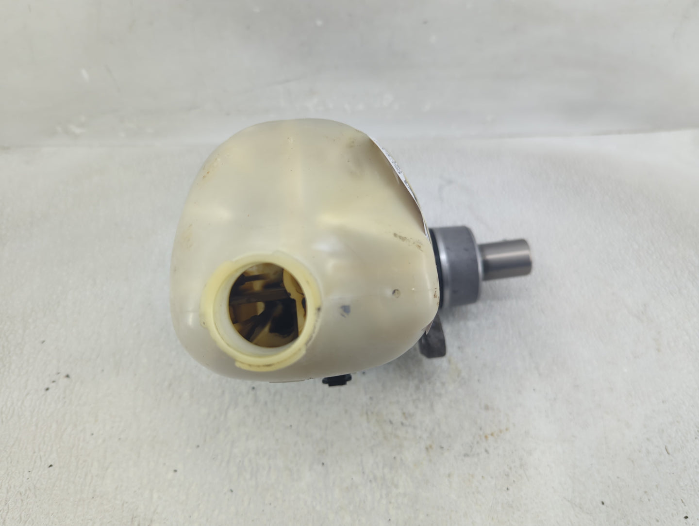 2007-2008 Dodge Ram 1500 Brake Master Cylinder - Oemusedautoparts1.com