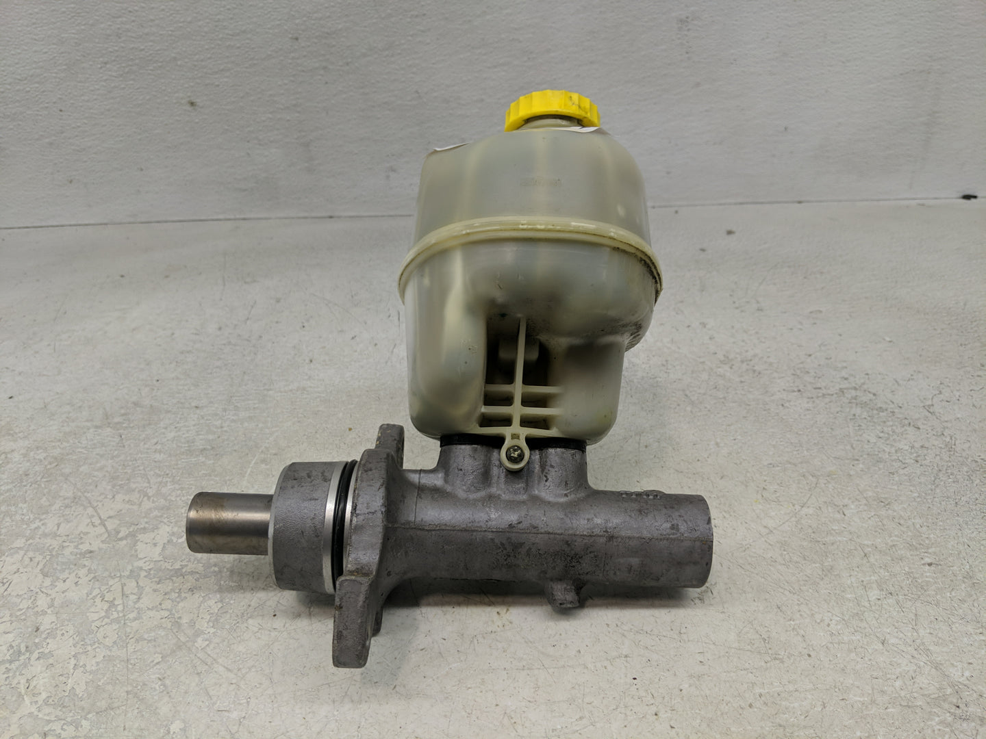 2007-2008 Dodge Ram 1500 Brake Master Cylinder 1311454 - Oemusedautoparts1.com