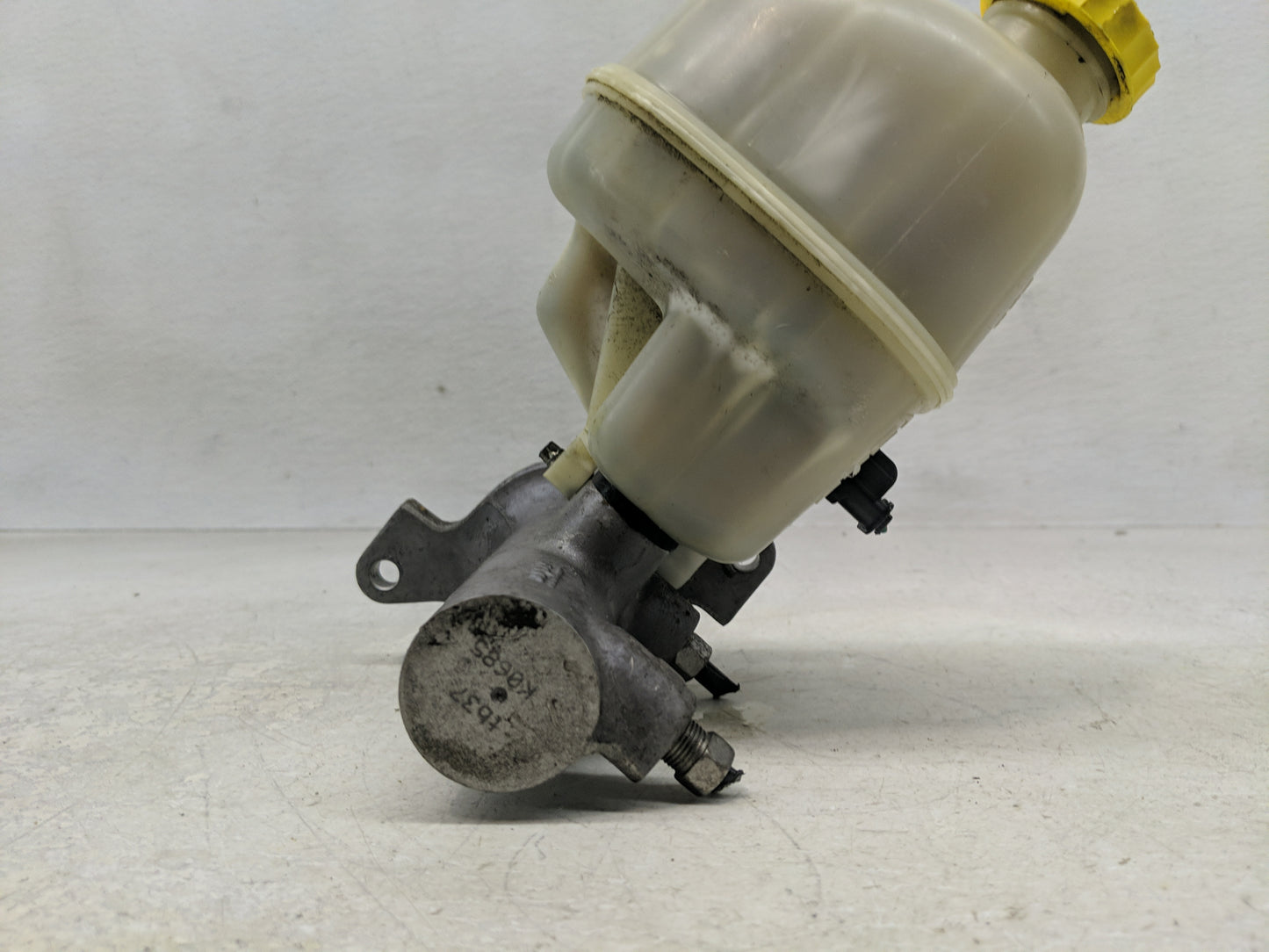 2007-2008 Dodge Ram 1500 Brake Master Cylinder 1311454 - Oemusedautoparts1.com