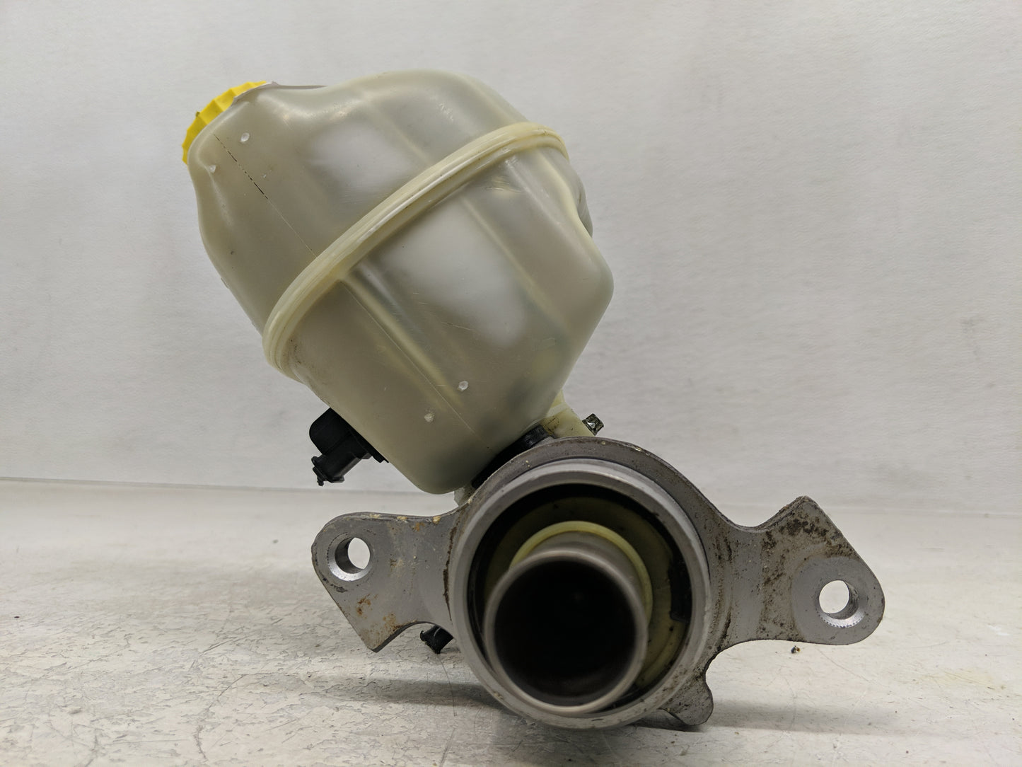 2007-2008 Dodge Ram 1500 Brake Master Cylinder 1311454 - Oemusedautoparts1.com