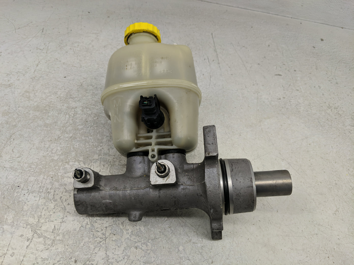 2007-2008 Dodge Ram 1500 Brake Master Cylinder 1311454 - Oemusedautoparts1.com