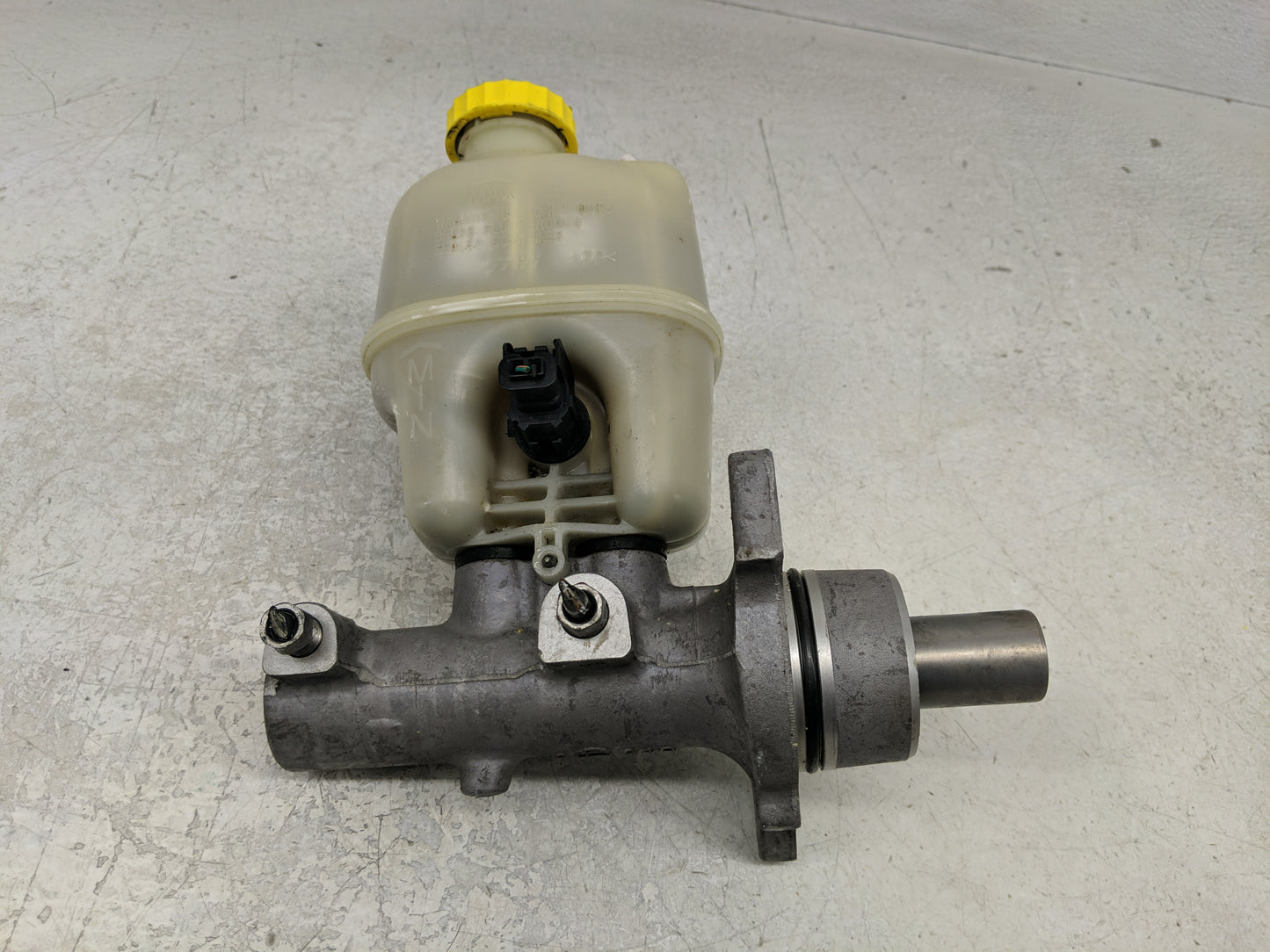 2007-2008 Dodge Ram 1500 Brake Master Cylinder 1311454 - Oemusedautoparts1.com