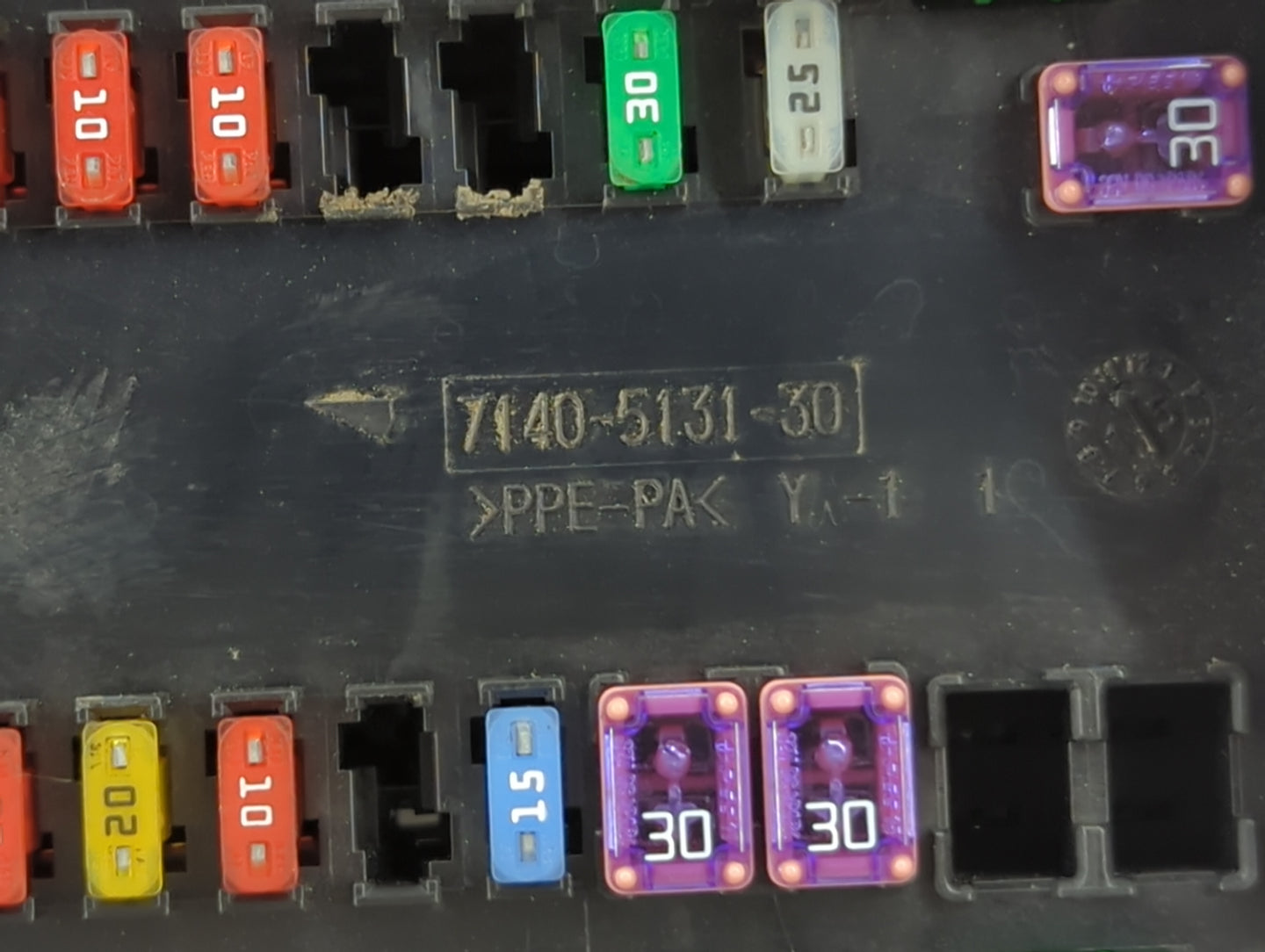 2016 Dodge Ram 1500 Fusebox Fuse Box Panel Relay Module P/N:7140-5131-30 Fits OEM Used Auto Parts - Oemusedautoparts1.com