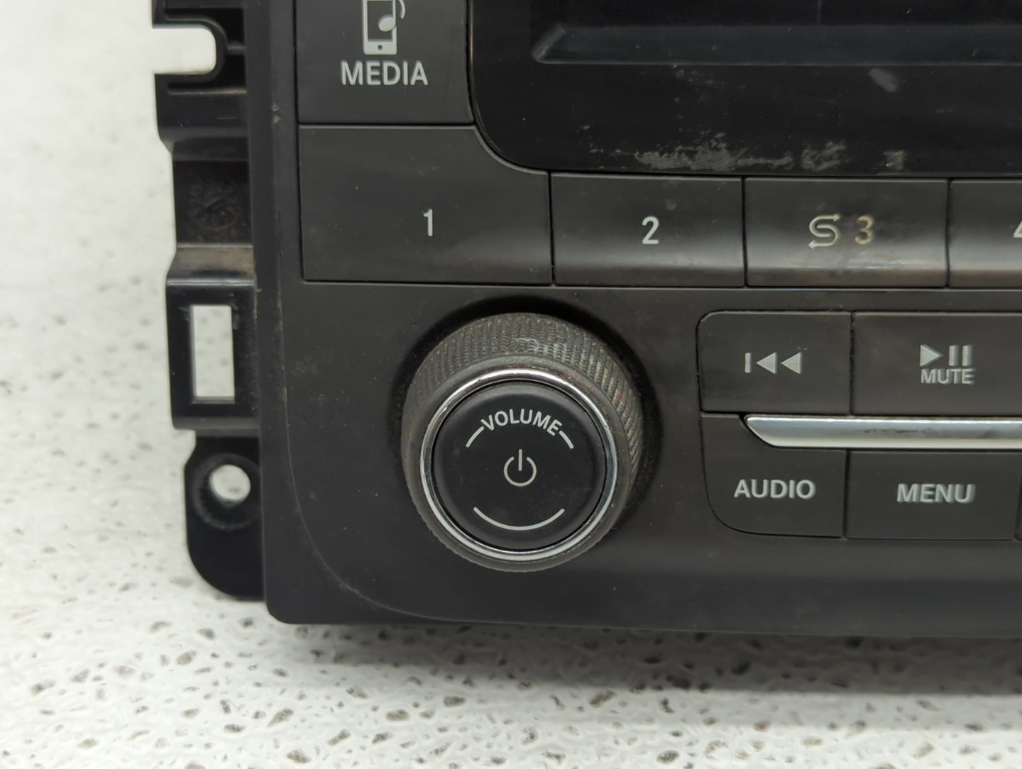 2016 Dodge Ram 1500 Radio AM FM Cd Player Receiver Replacement P/N:P68245817AE Fits Fits 2015 OEM Used Auto Parts - Oemuseda
