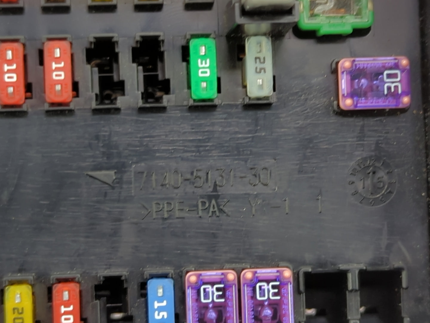 2016 Dodge Ram 1500 Fusebox Fuse Box Panel Relay Module P/N:7140-5131-30 Fits OEM Used Auto Parts - Oemusedautoparts1.com