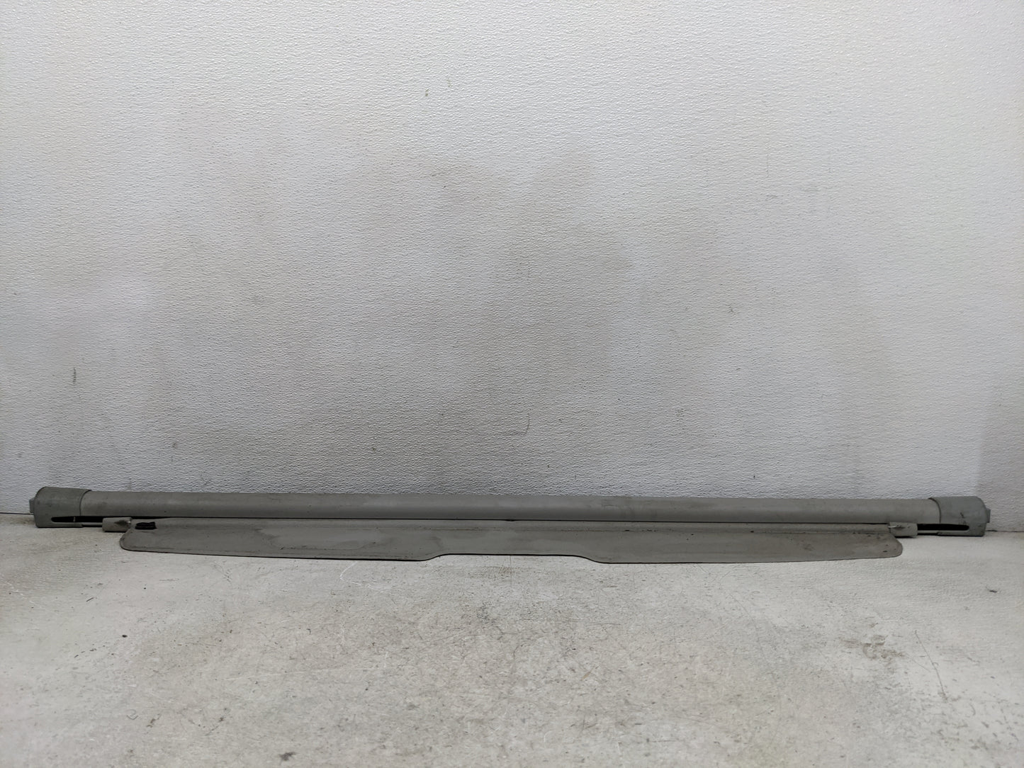 2016 Dodge Ram 1500 Rear Cargo Cover Storage Retractable Shade - Oemusedautoparts1.com