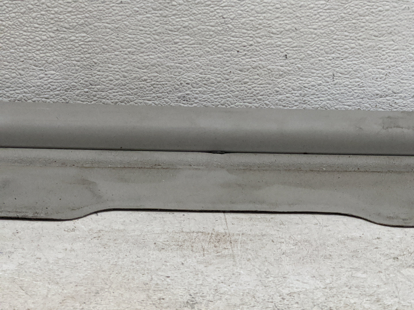 2016 Dodge Ram 1500 Rear Cargo Cover Storage Retractable Shade - Oemusedautoparts1.com