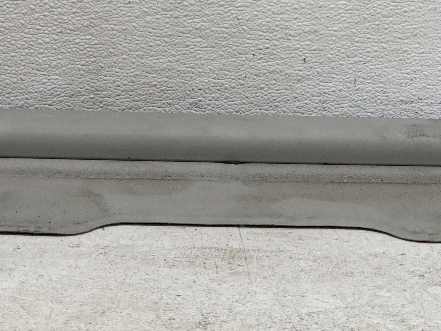 2016 Dodge Ram 1500 Rear Cargo Cover Storage Retractable Shade - Oemusedautoparts1.com